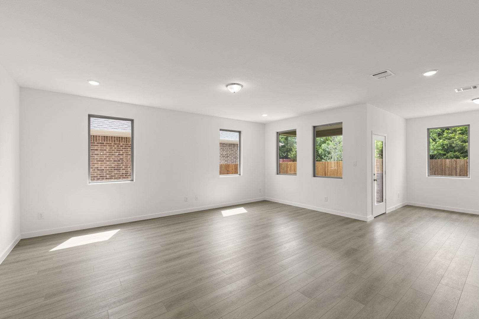 2415 Daisy Lane