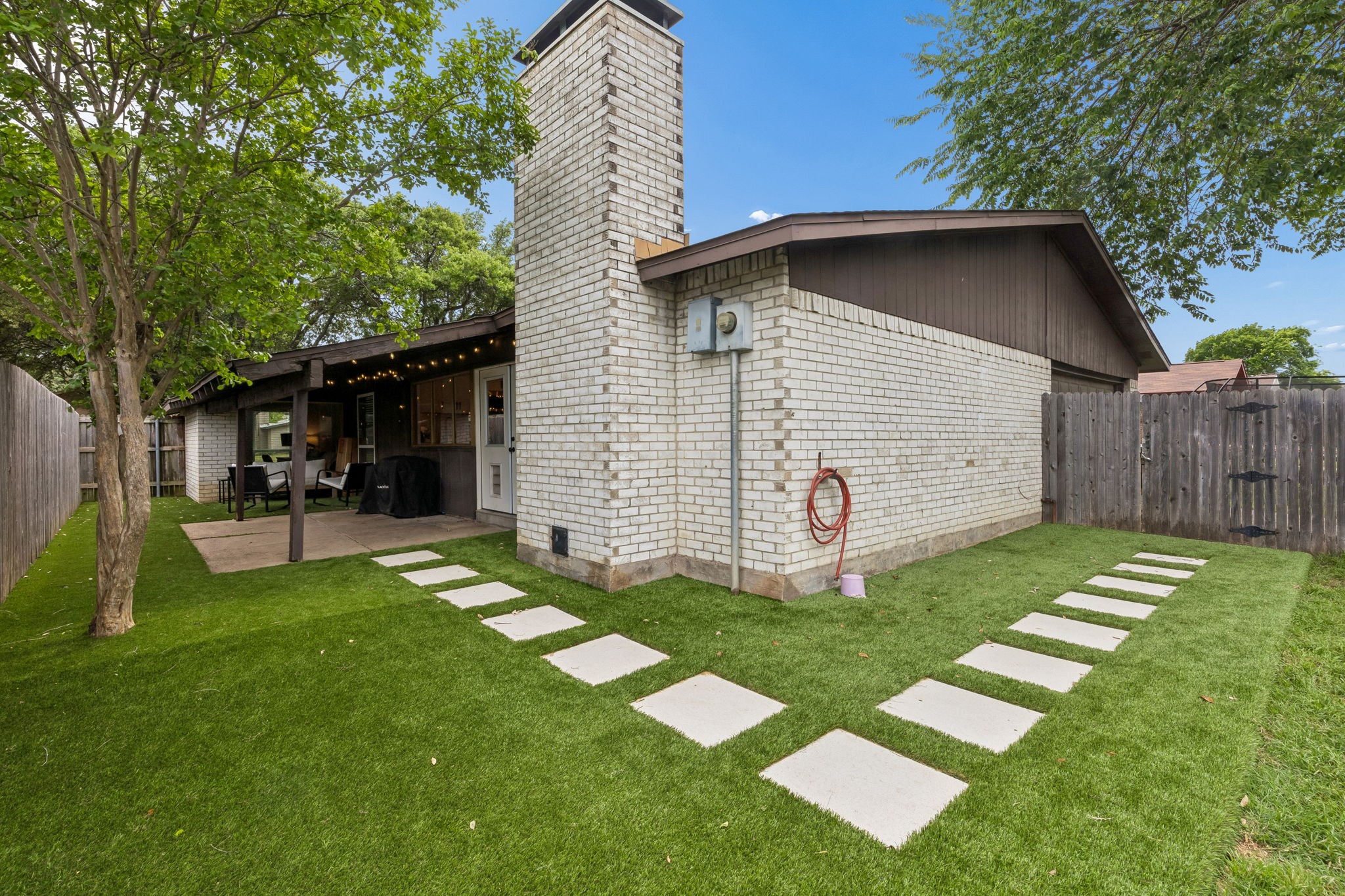 2733 Ripplewood Drive