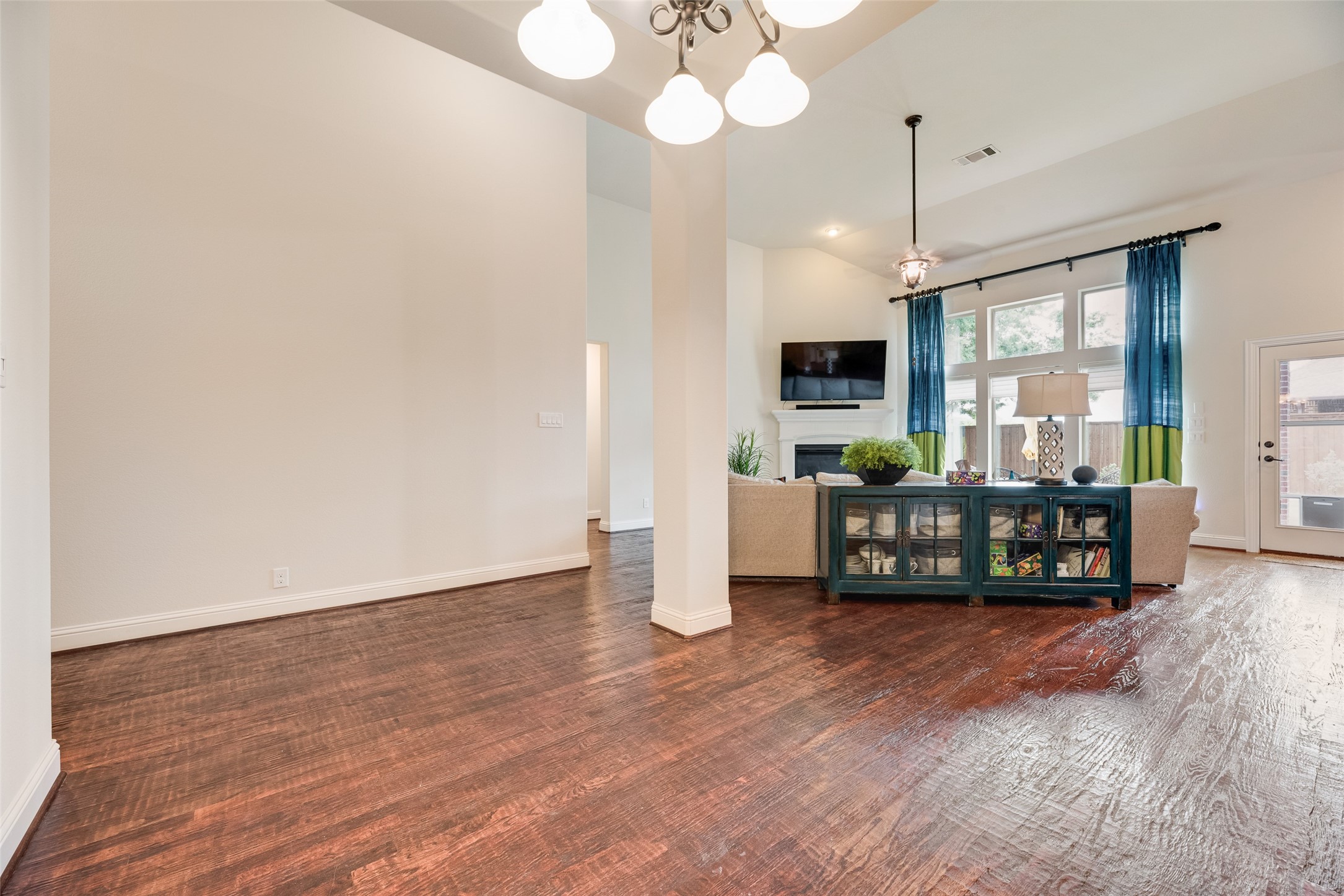3001 Leesa Drive
