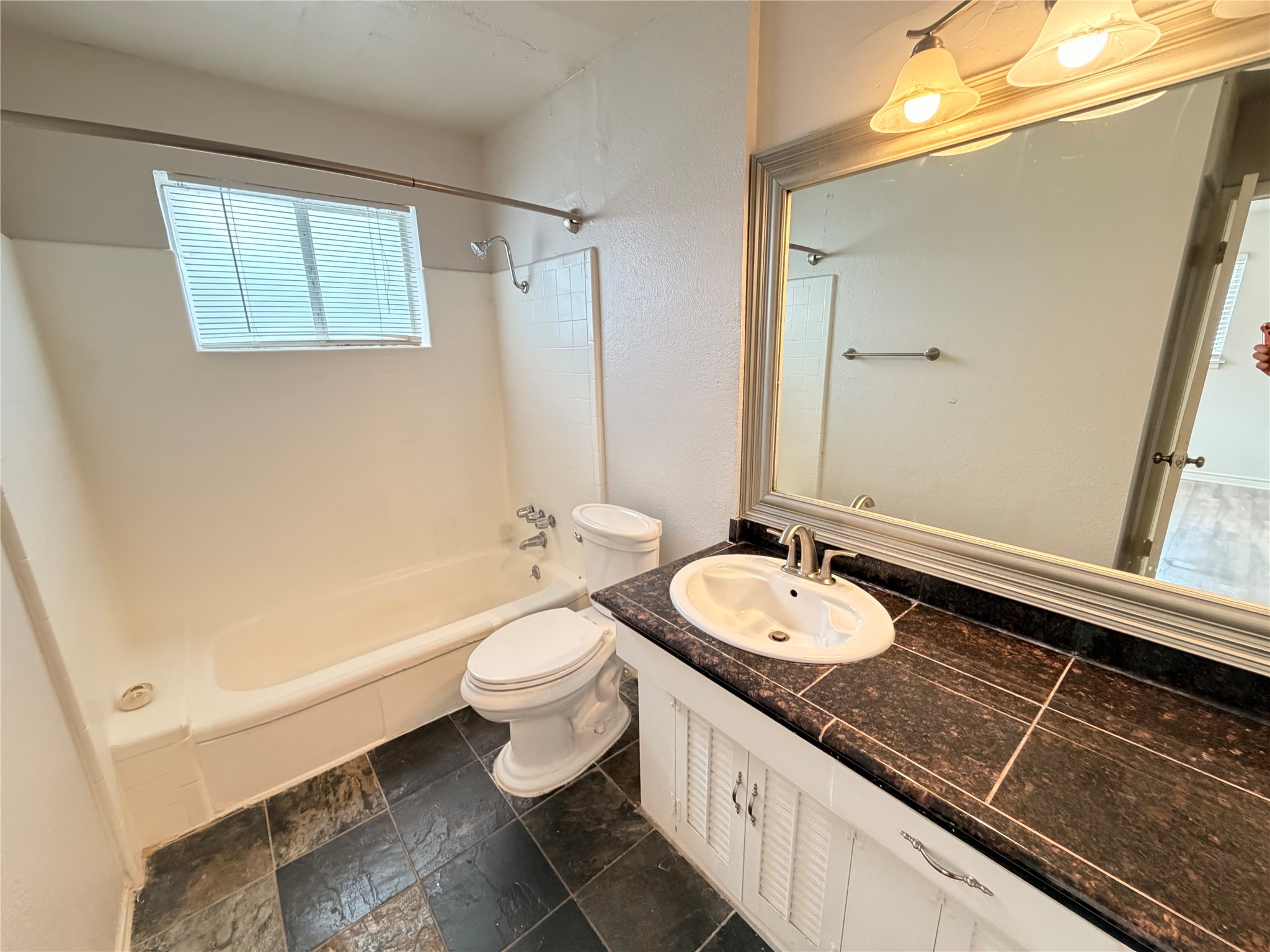4115 Douglas Avenue 106