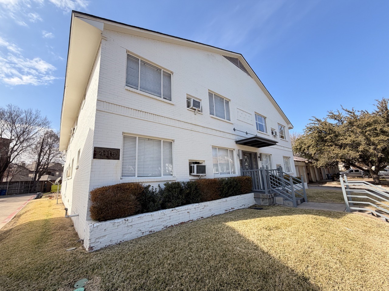 4115 Douglas Avenue 106