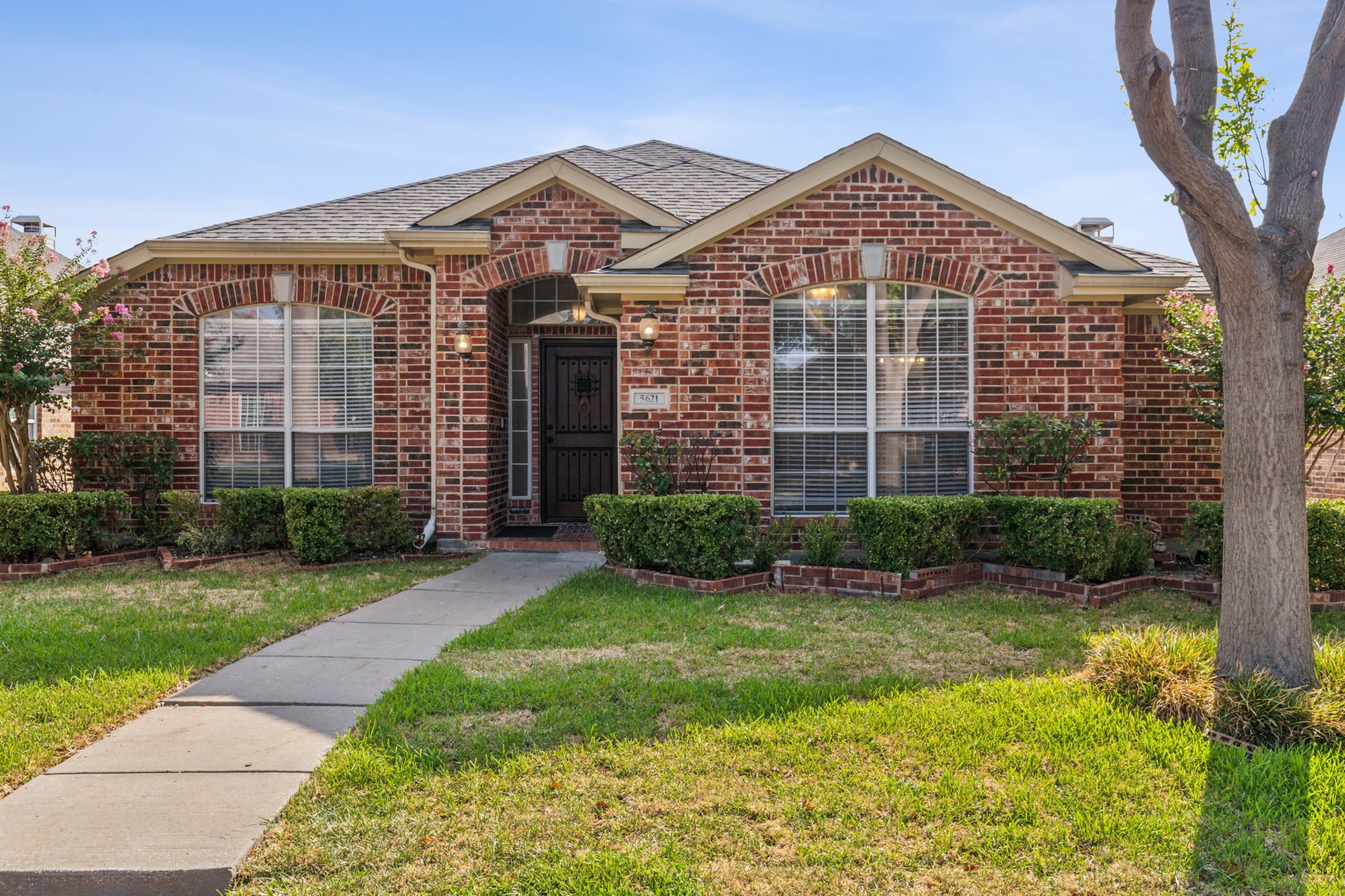 5621 Phoenix Drive