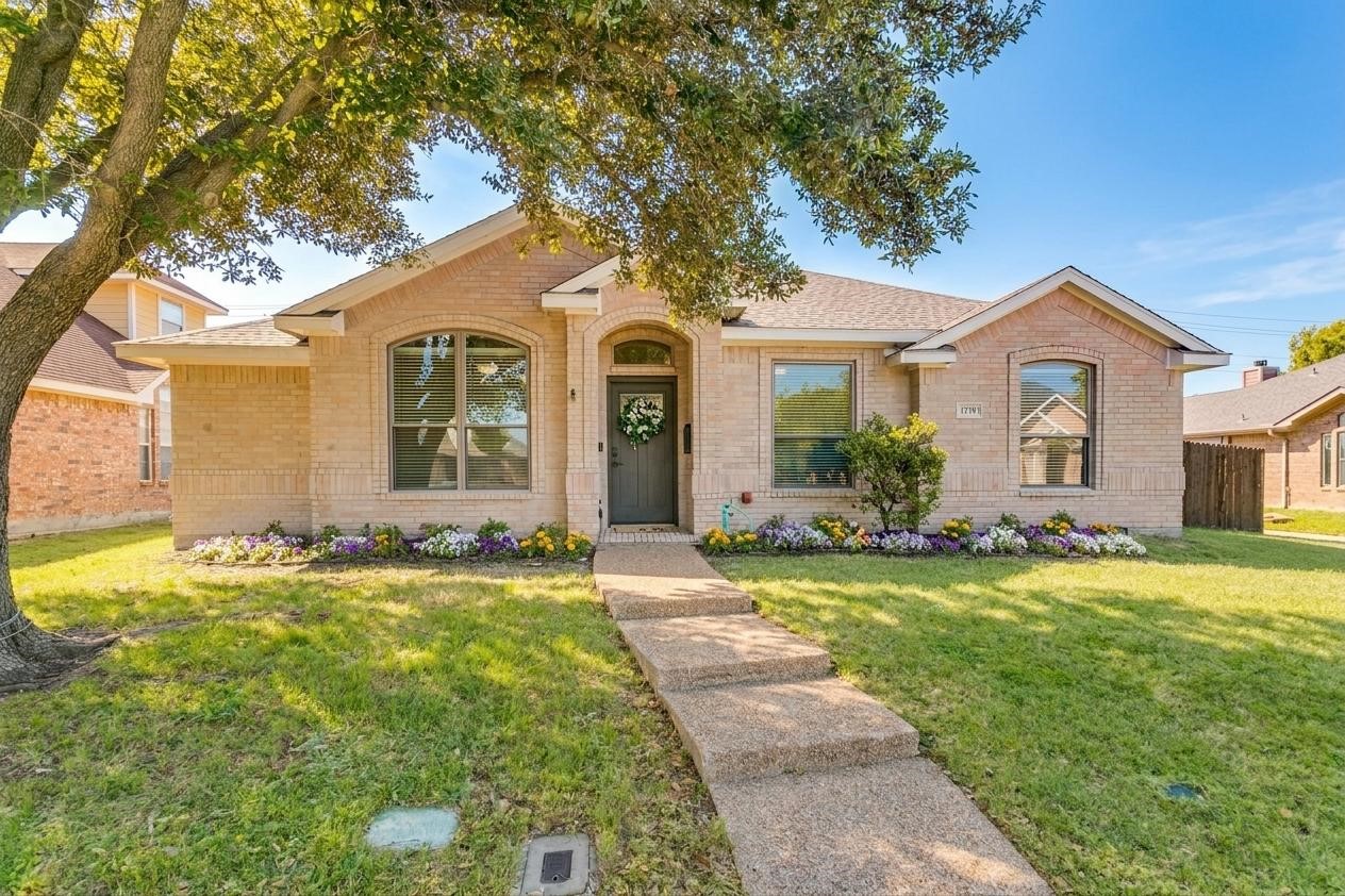 1220 Shady Elm Lane