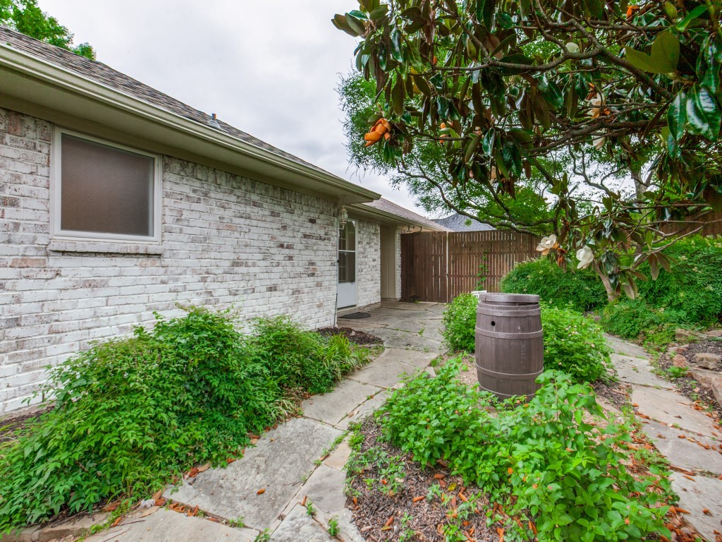 6608 Robin Willow Court