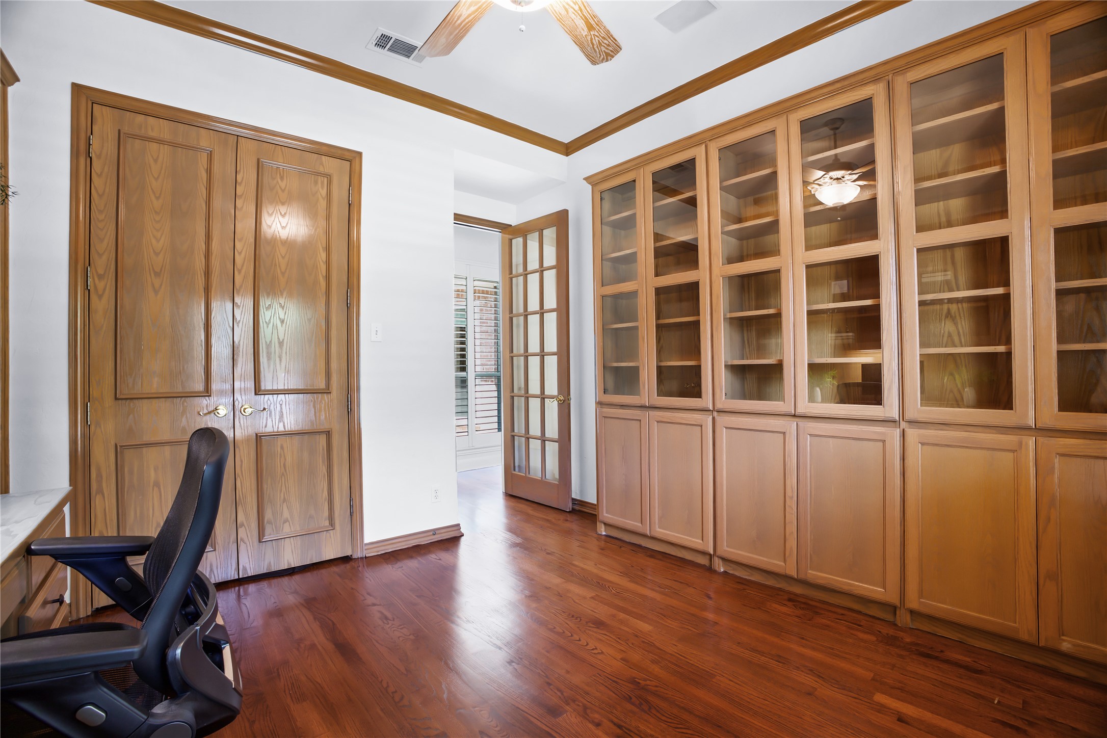 1807 Meadowcove Drive