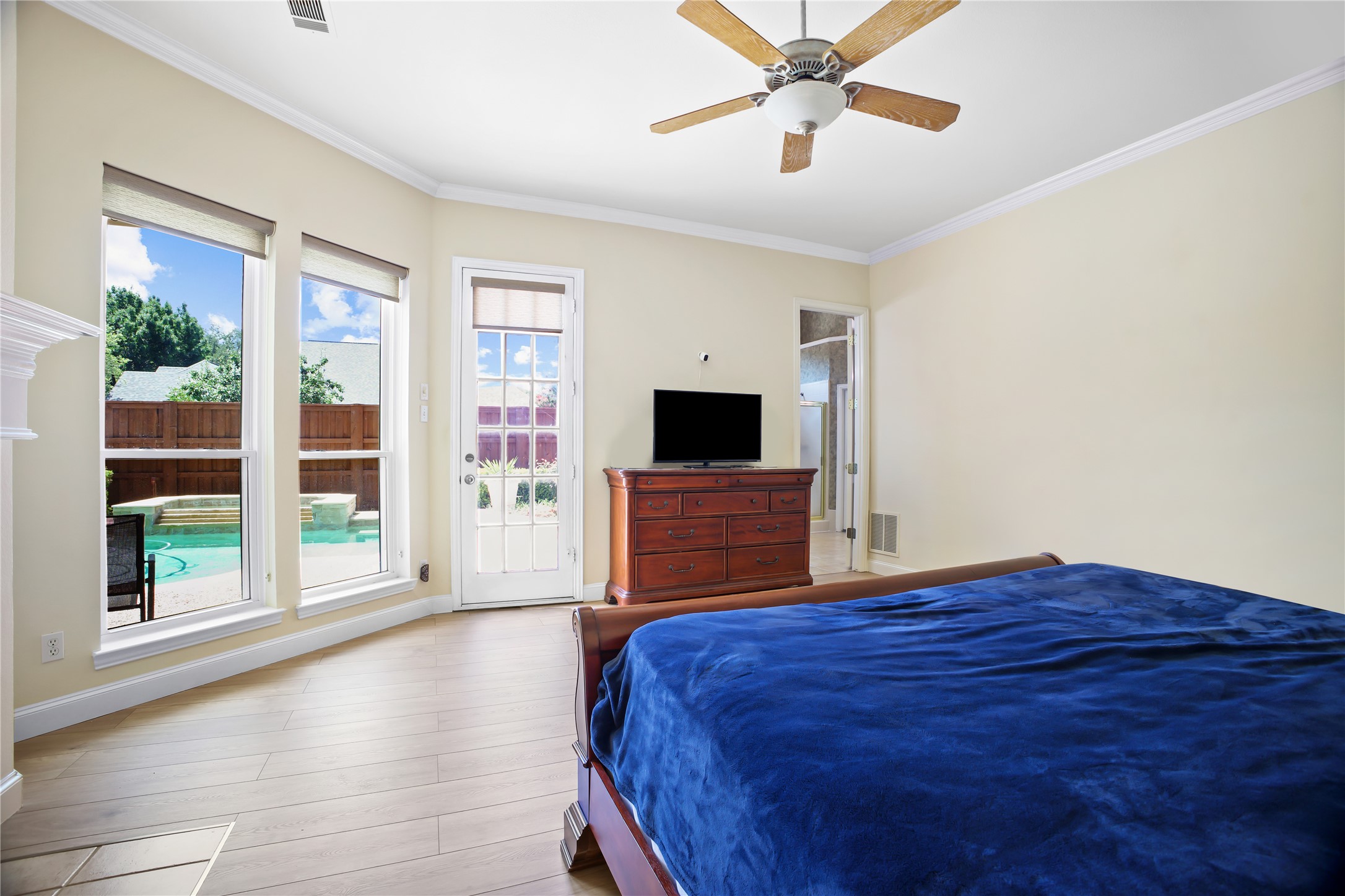 1807 Meadowcove Drive
