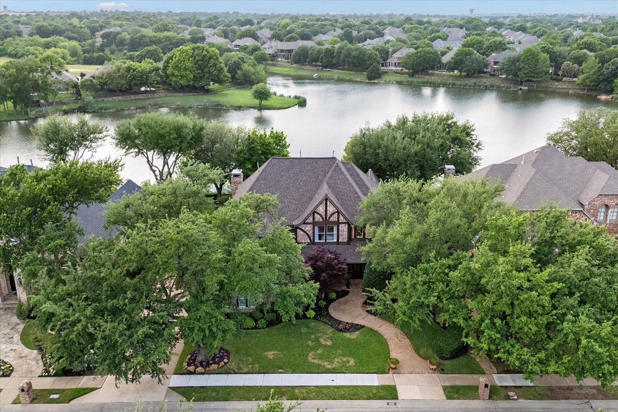 6513 Wildwood Drive
