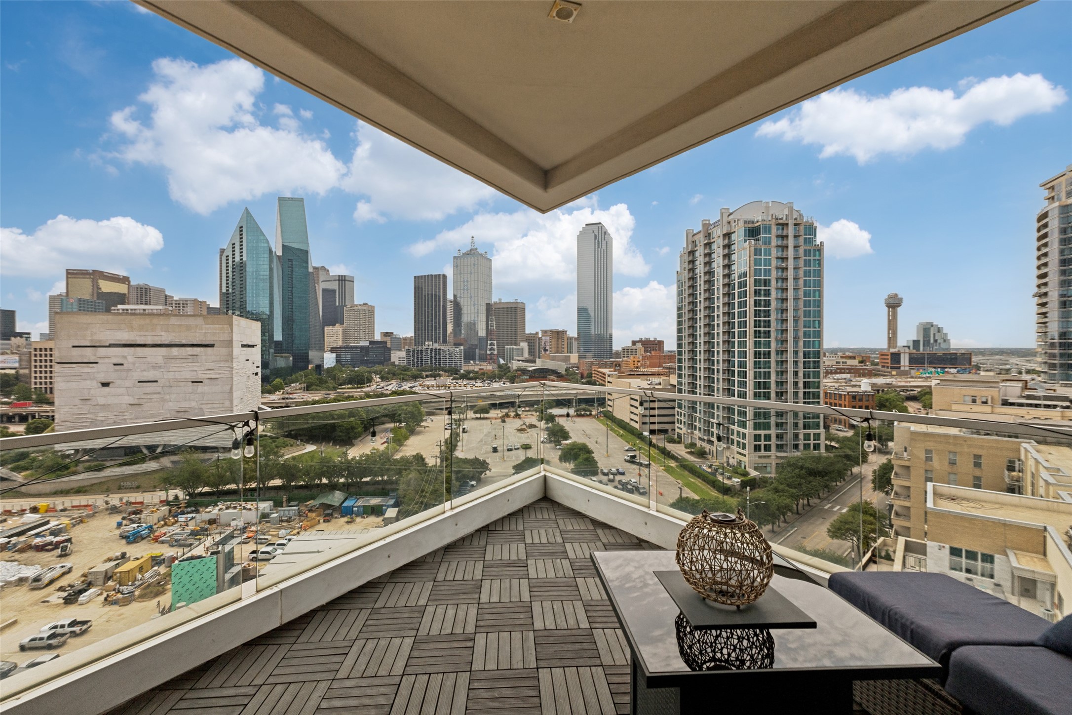 2408 Victory Park Lane 1035