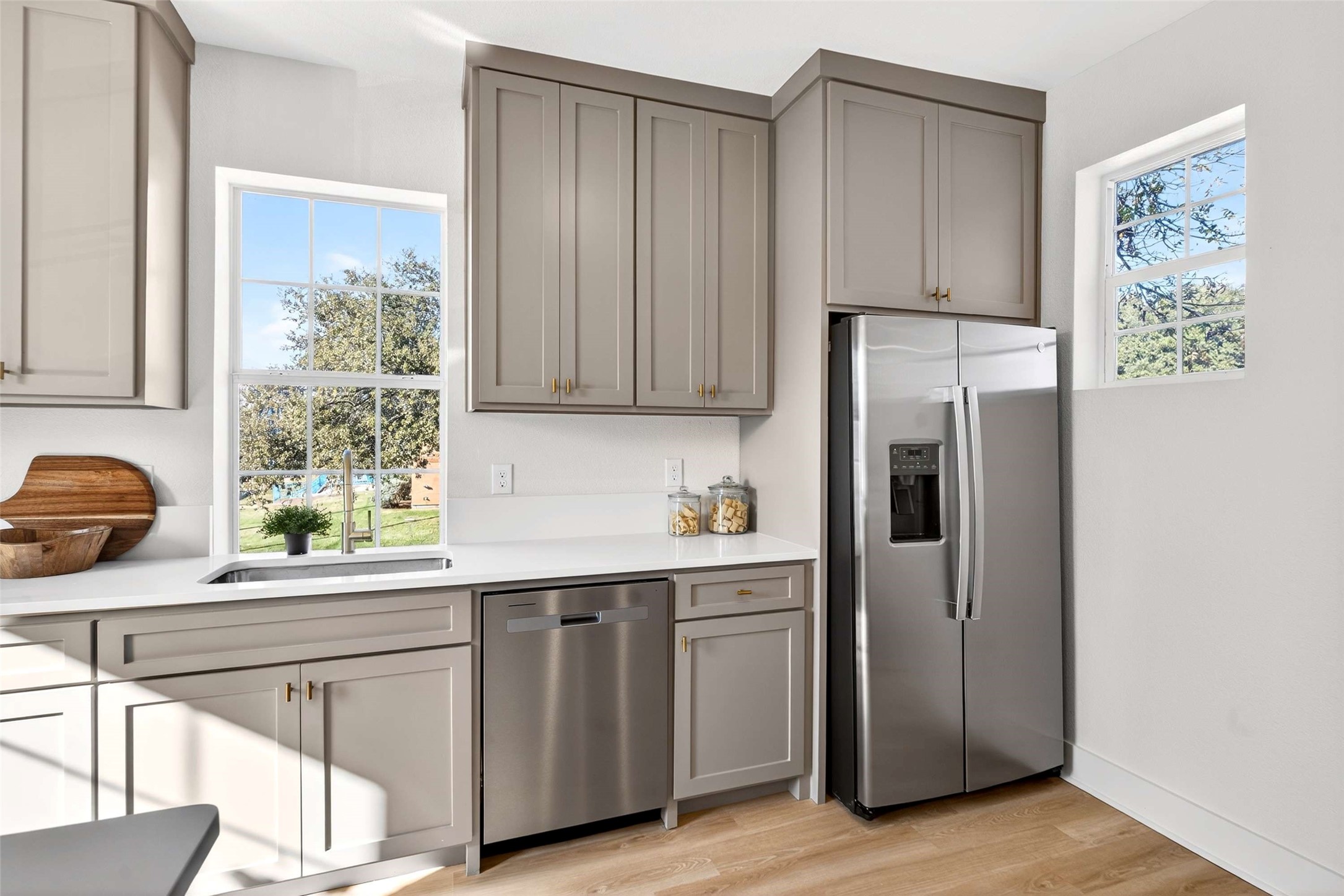 435 W 9th Street E, F, G