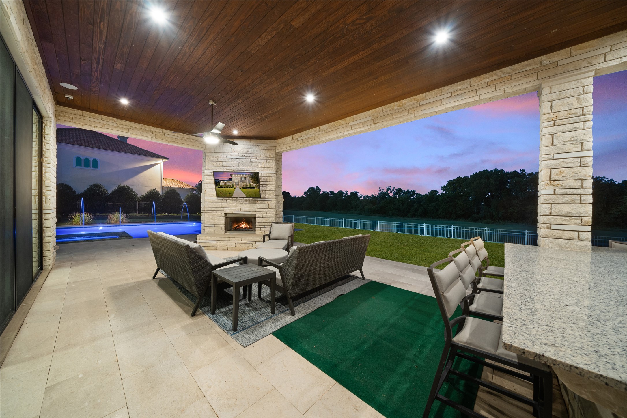 406 Lakeway Drive