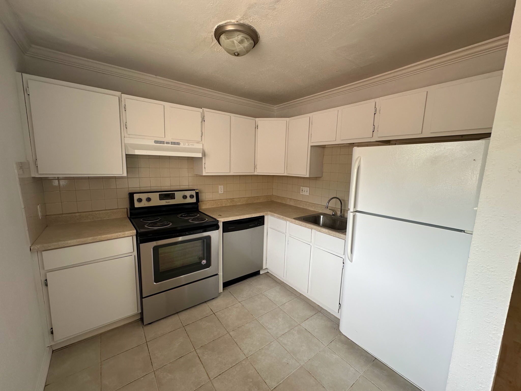 4115 Douglas Avenue 203