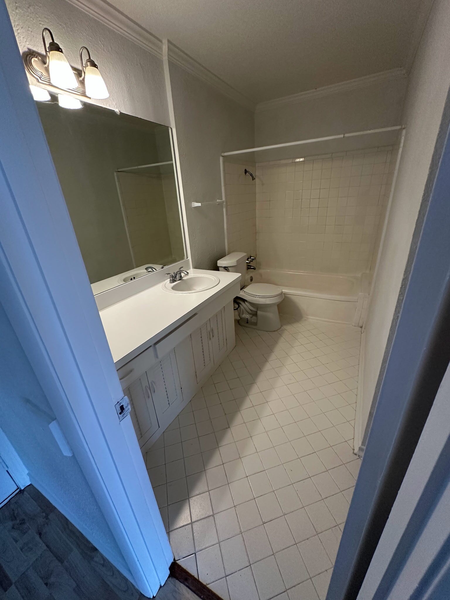4115 Douglas Avenue 203