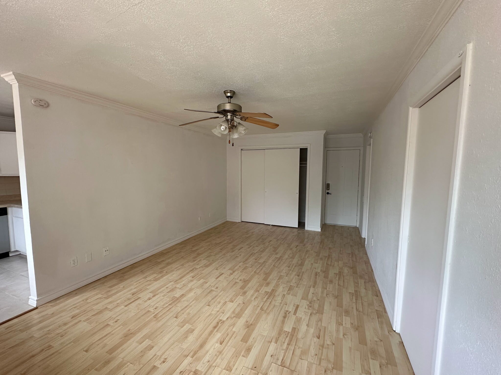 4115 Douglas Avenue 203