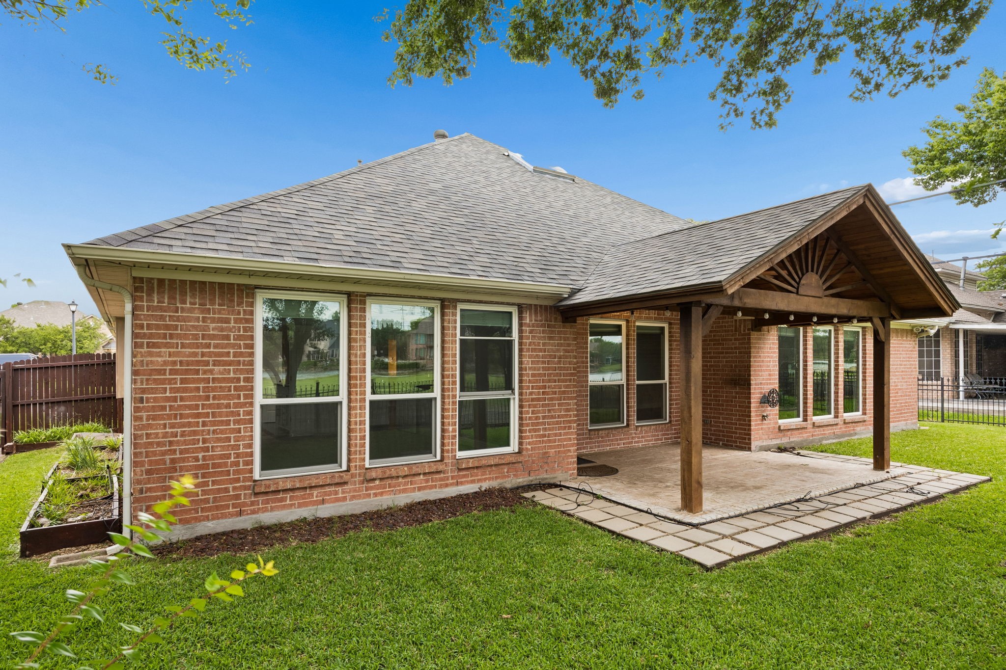 5010 Plantation Lane