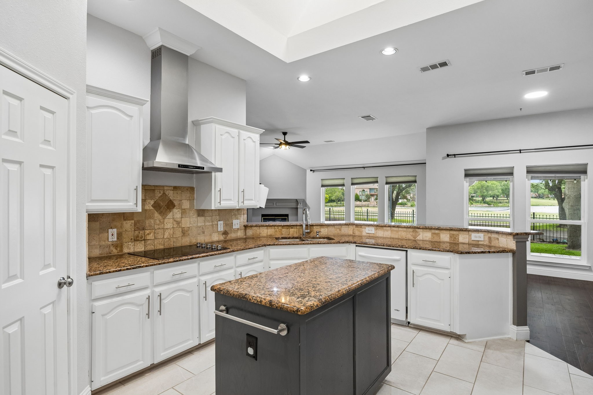 5010 Plantation Lane