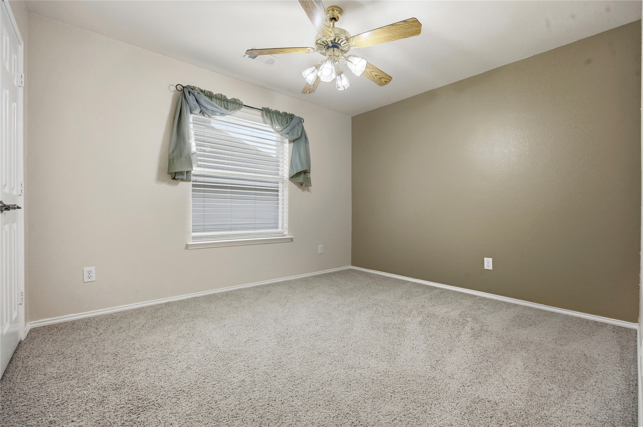 2453 Ravenhurst Drive