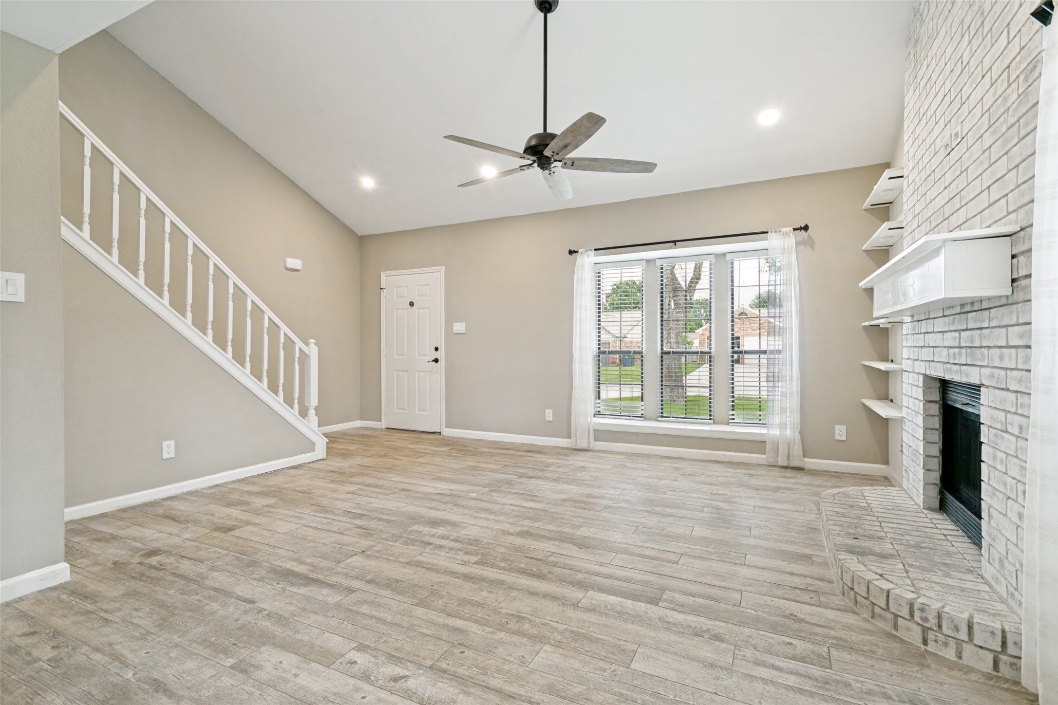 5341 Colonial Drive