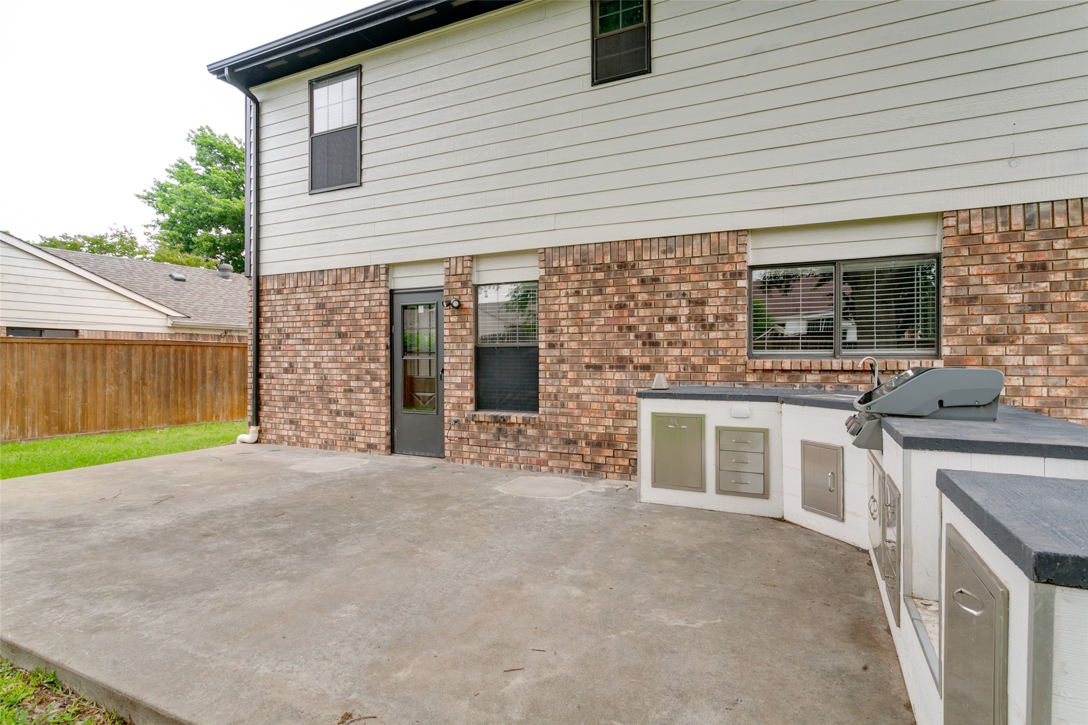 5341 Colonial Drive