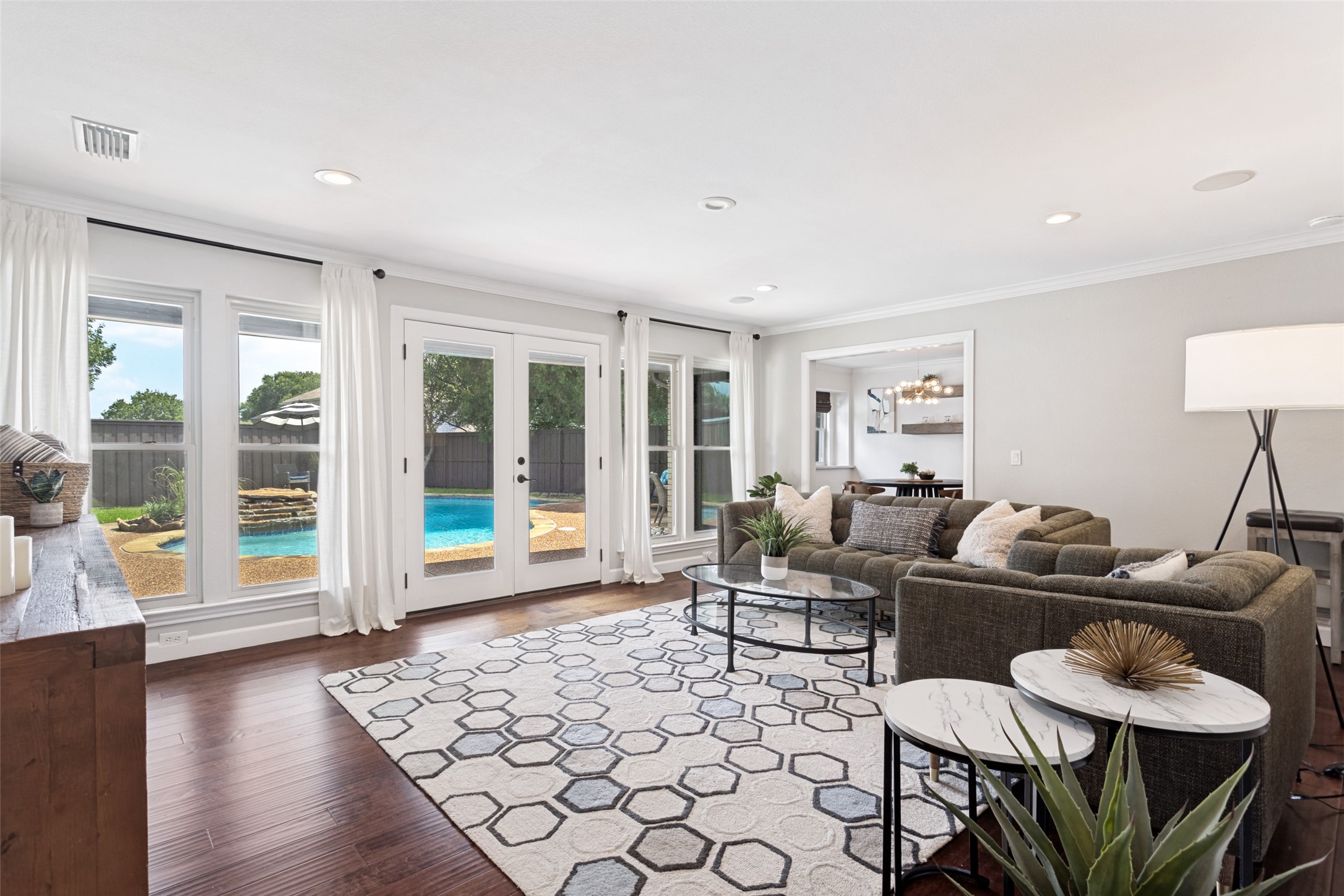 2128 Mcdaniel Circle