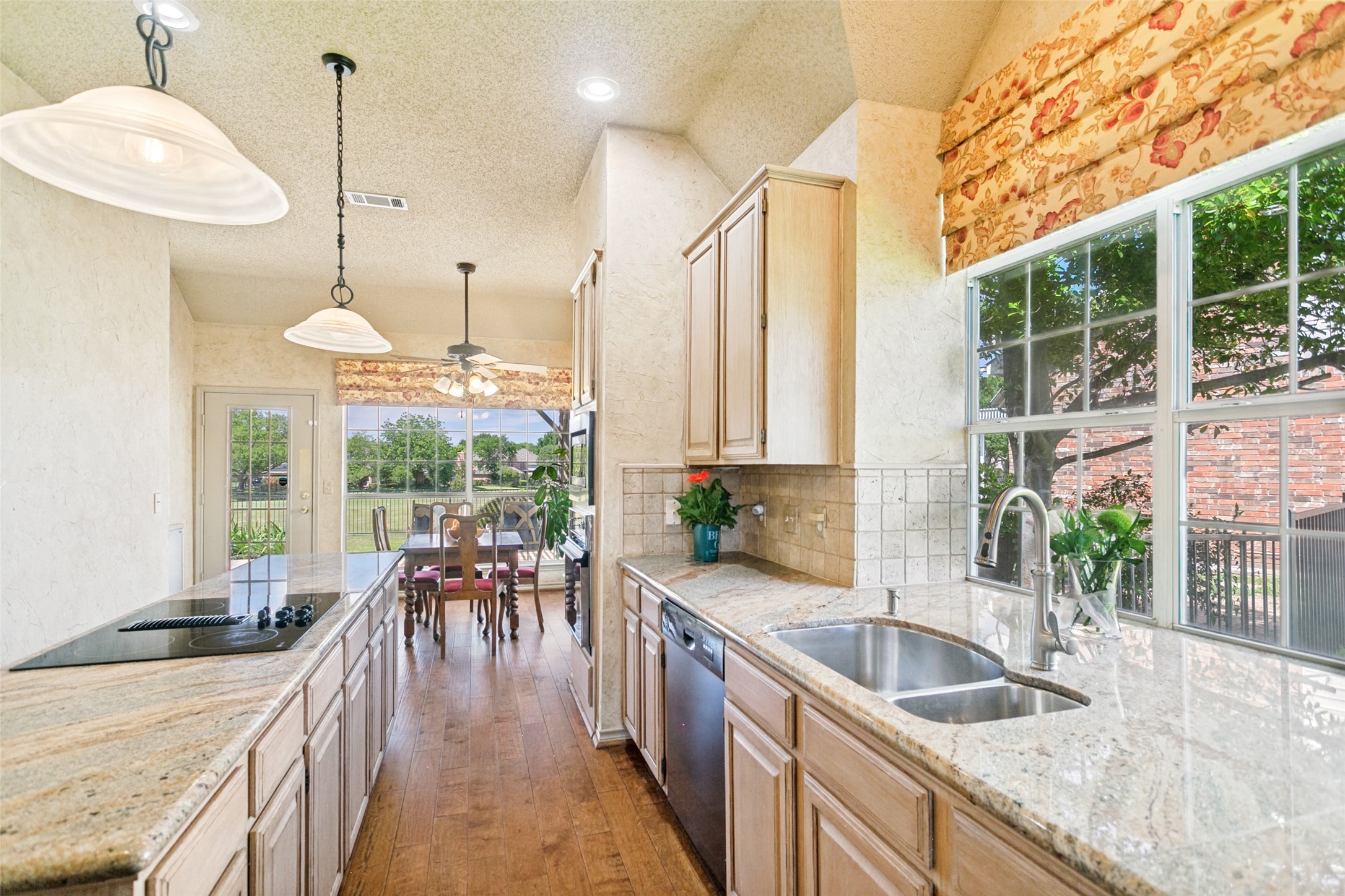 625 Palm Desert Drive