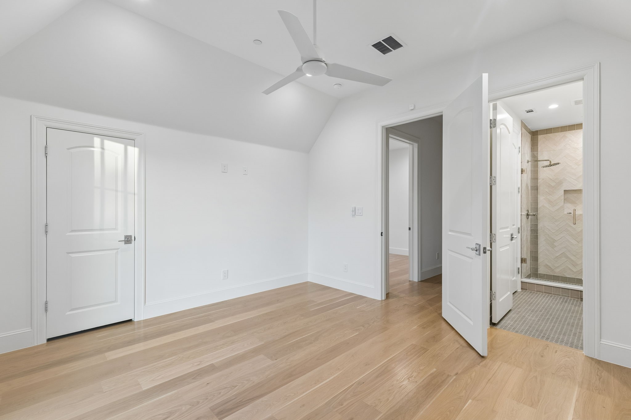 6389 Memorial Drive