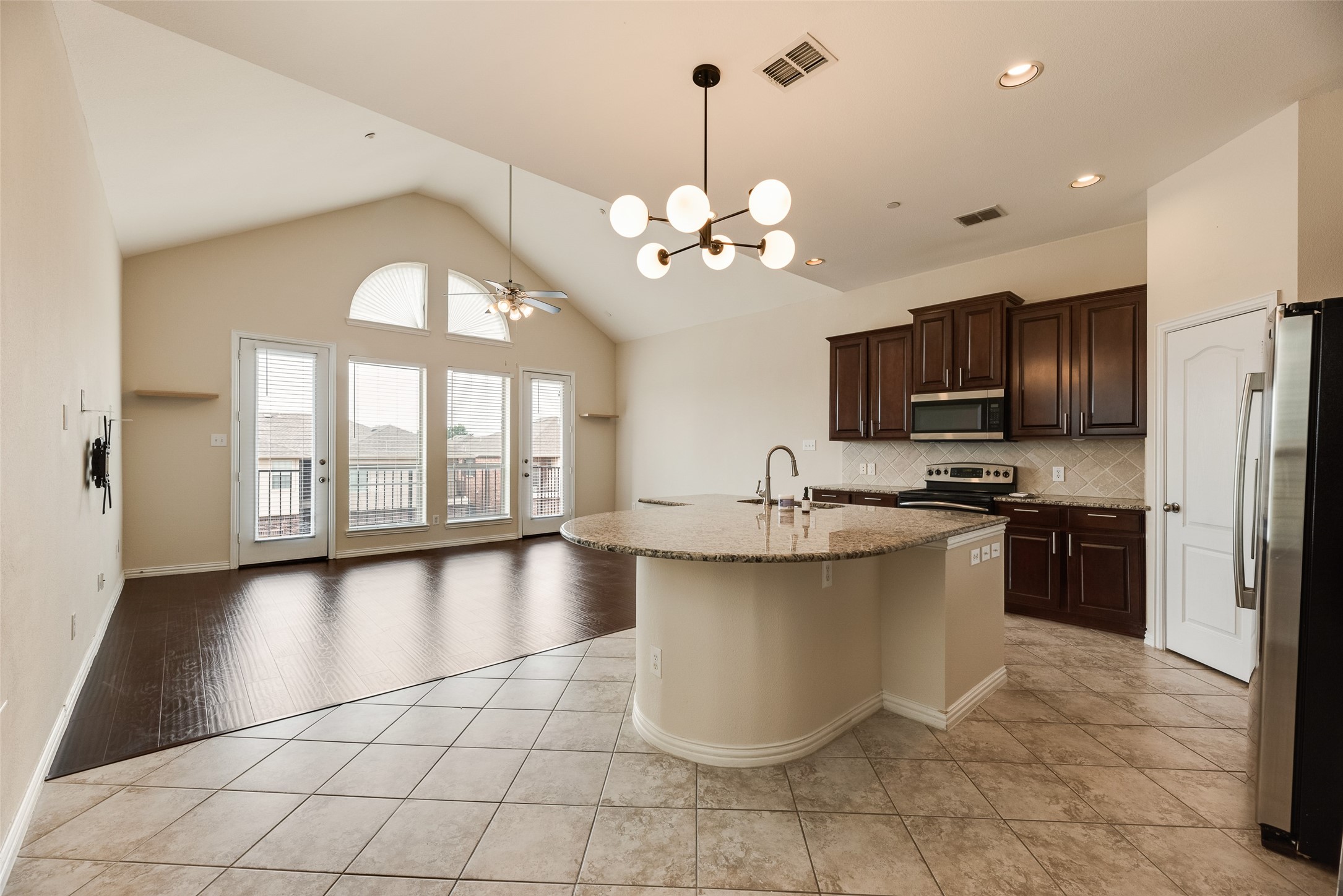 1916 Lantana Lane