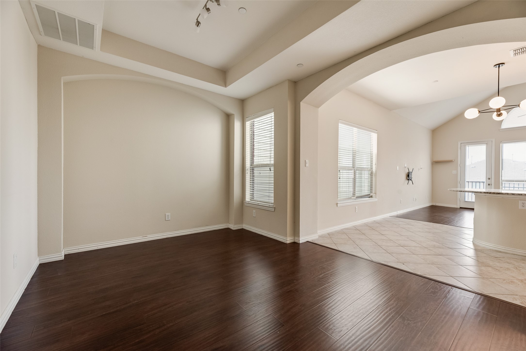 1916 Lantana Lane