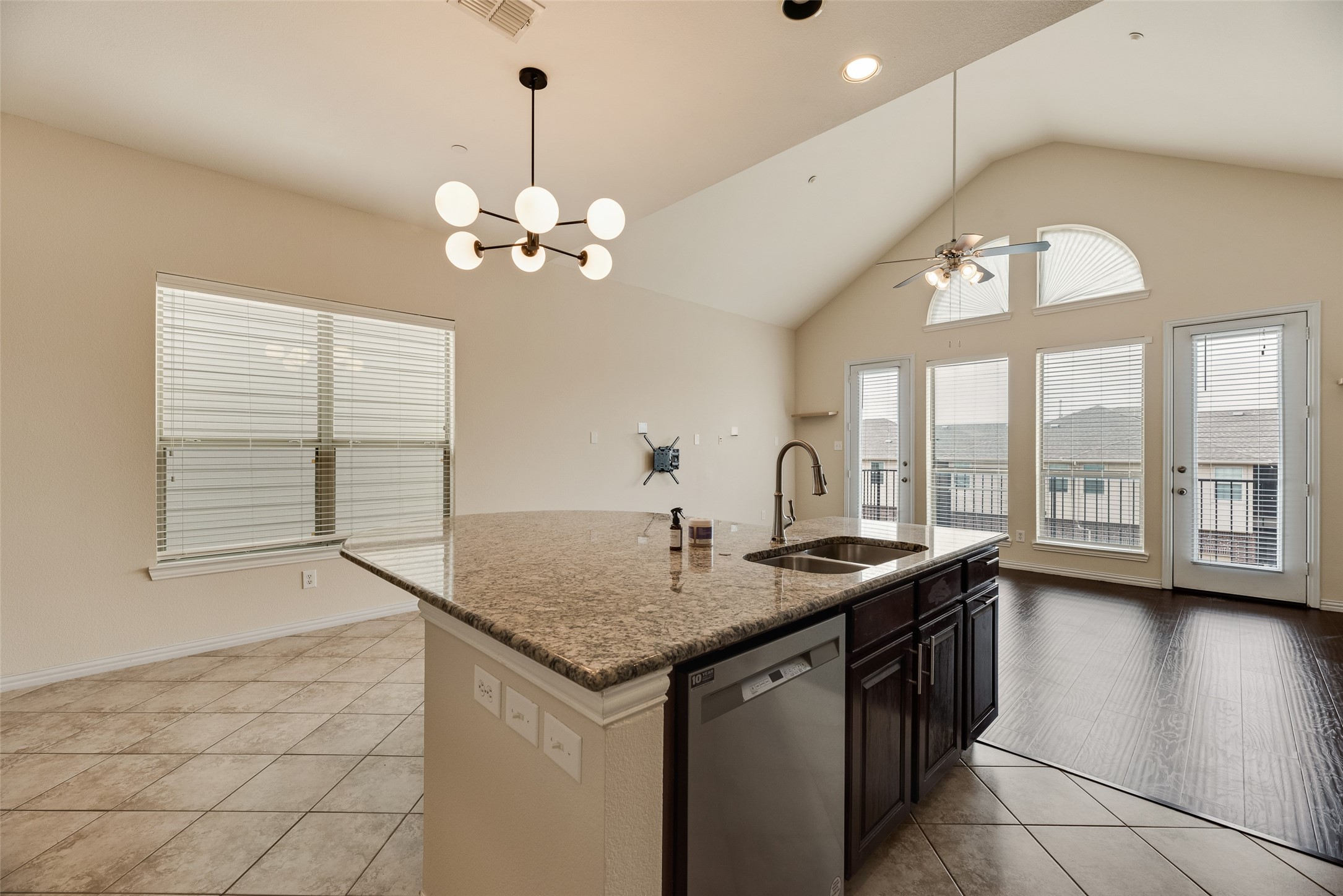 1916 Lantana Lane