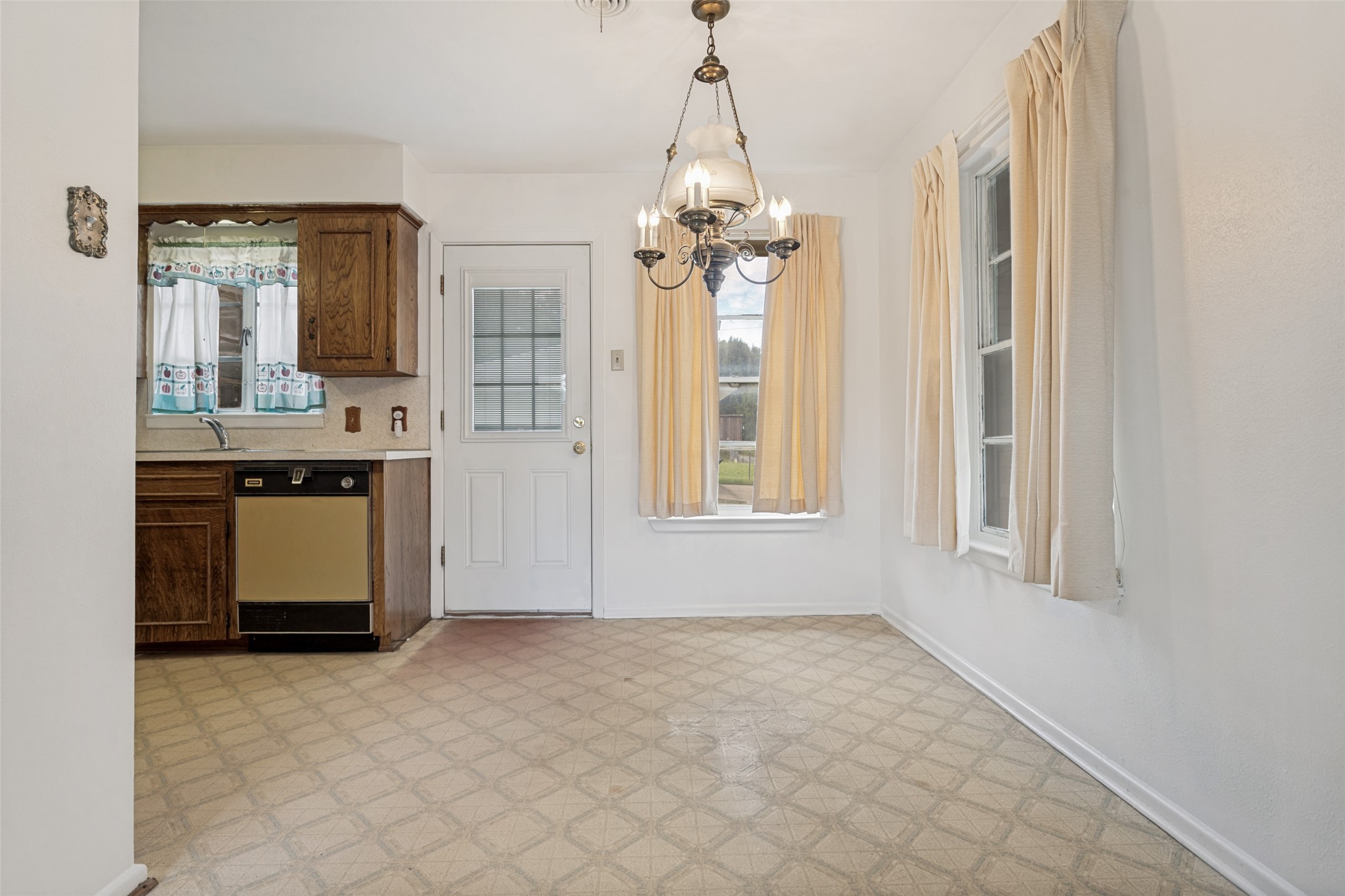 422 W Daugherty Drive
