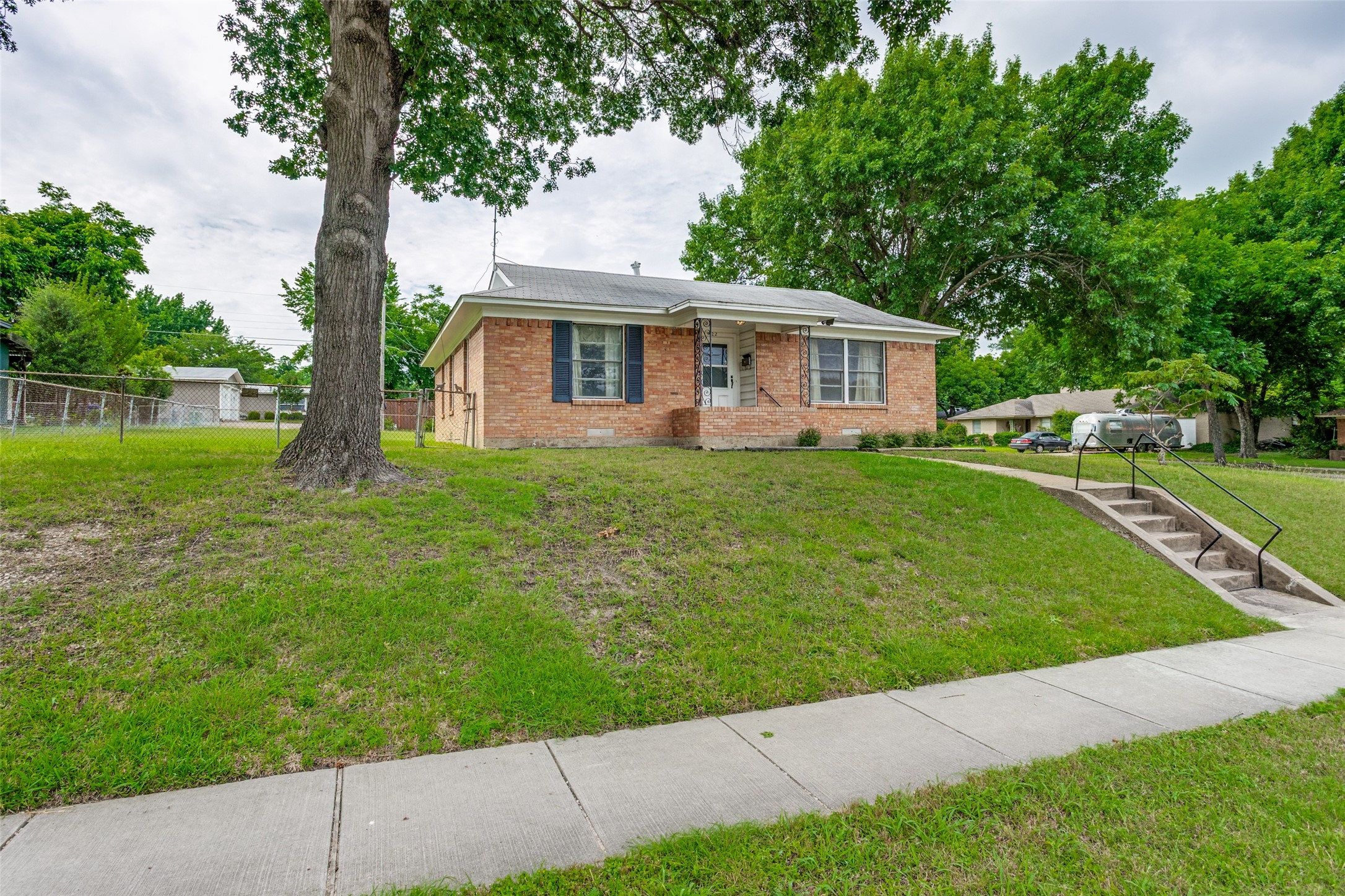 422 W Daugherty Drive