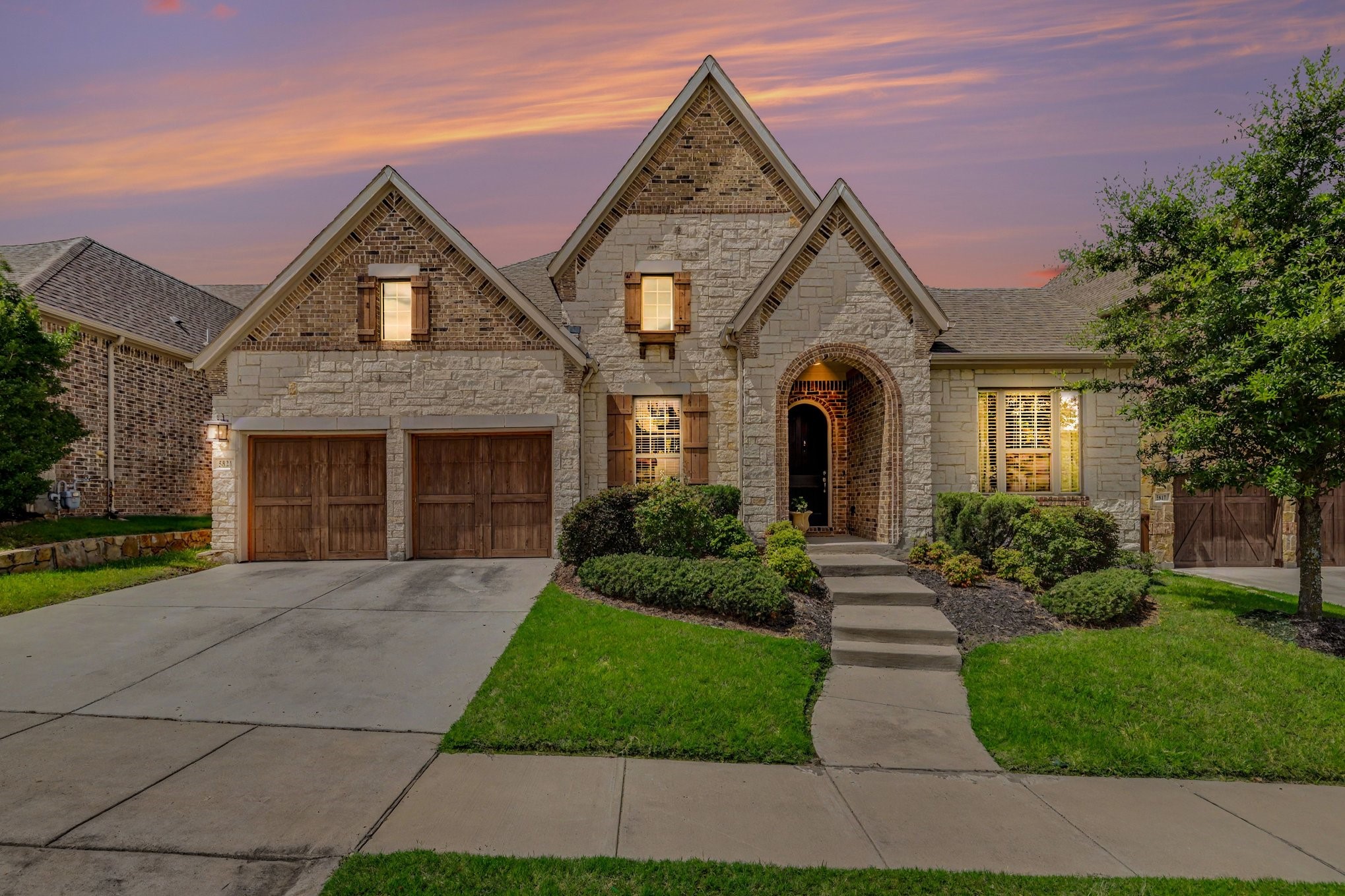5821 Austin Waters