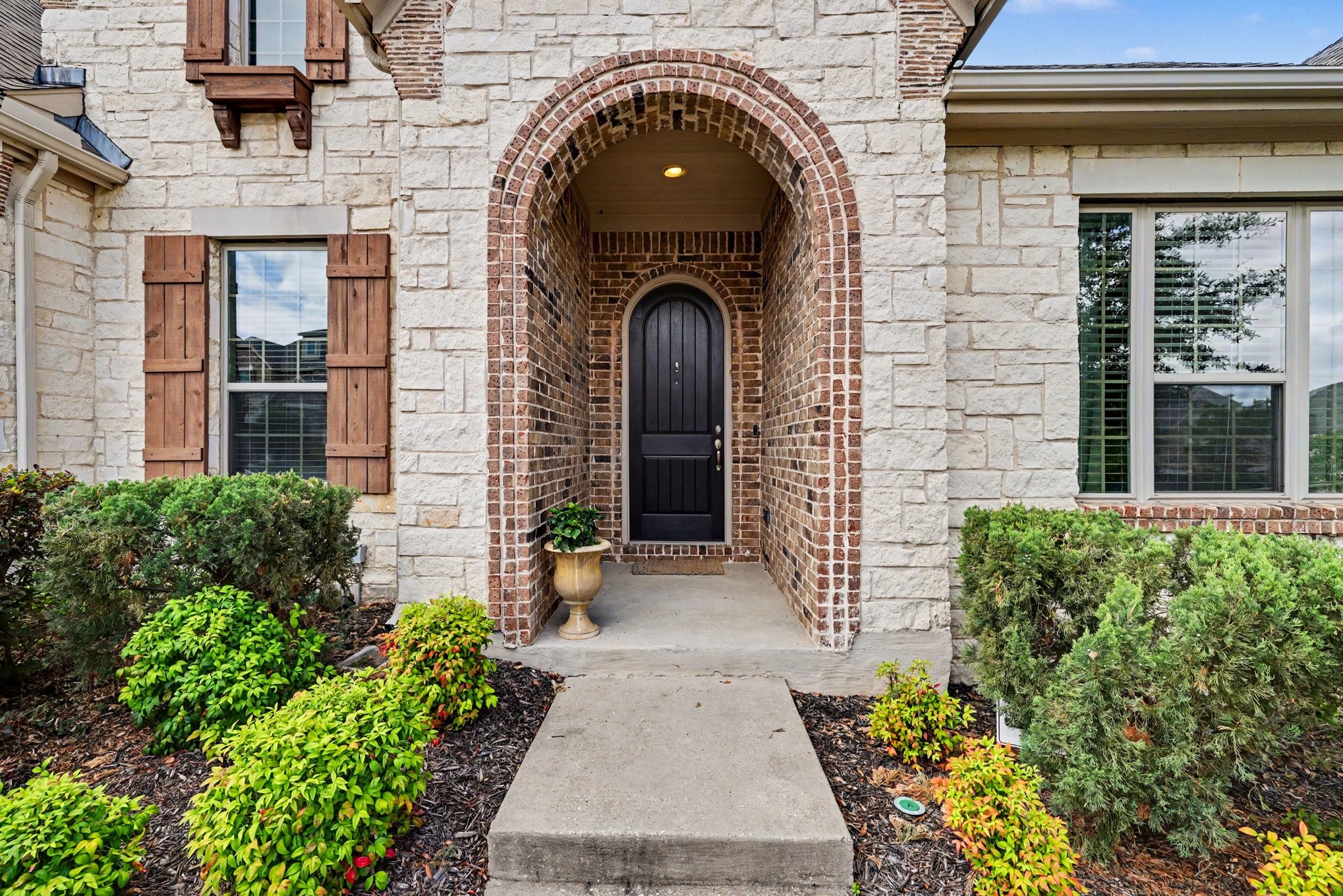 5821 Austin Waters