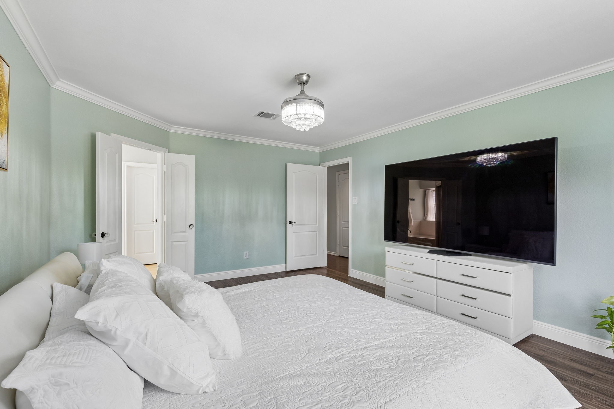 1733 Steamboat Drive