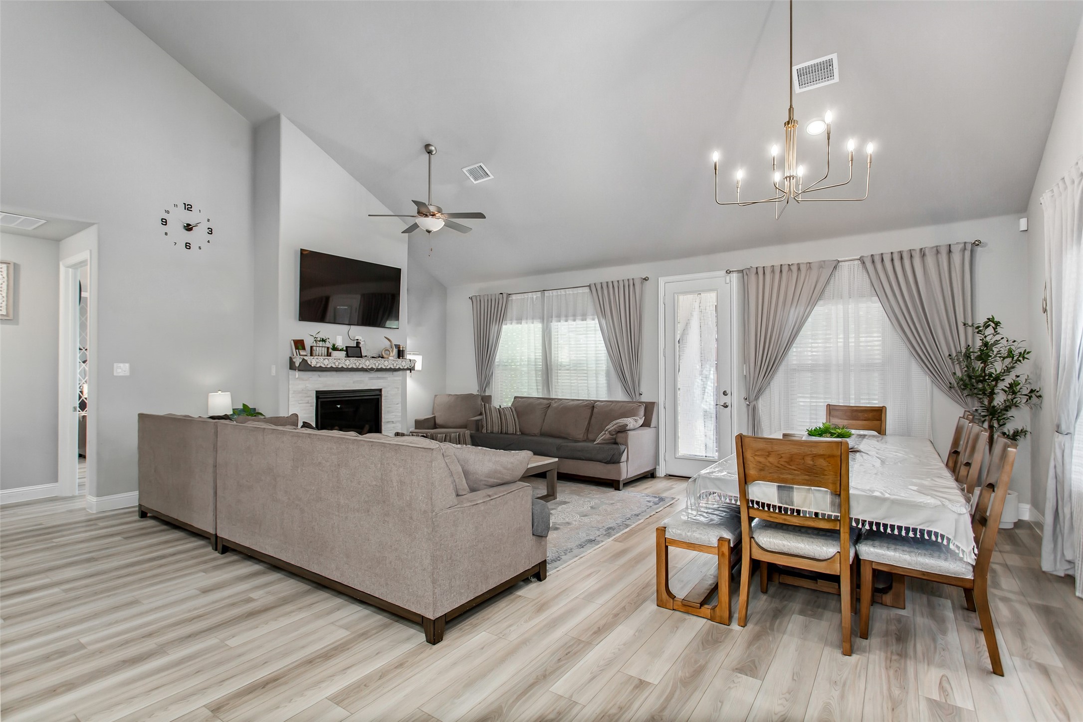 2437 Pinnacle Place