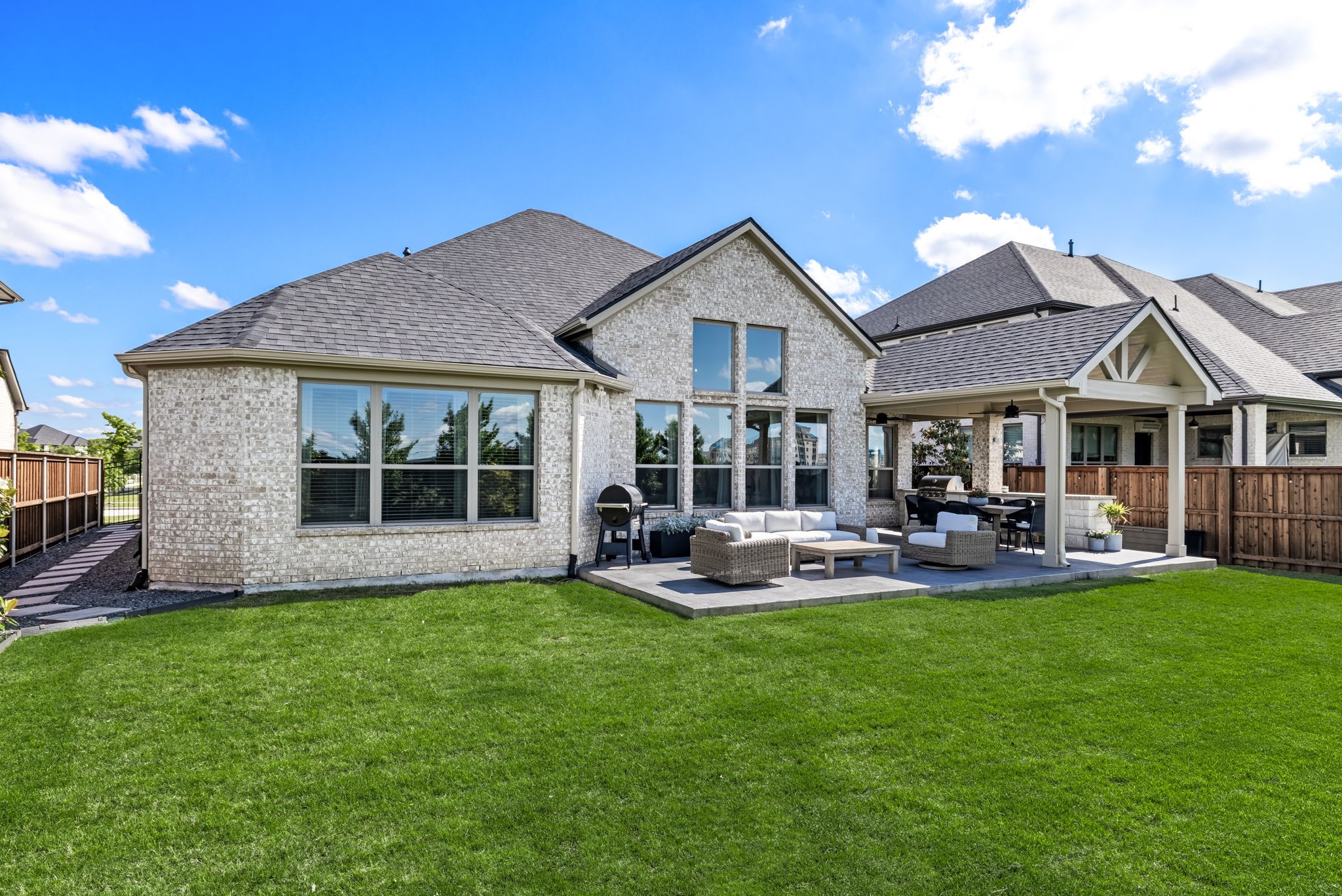 2560 Horsetail Road