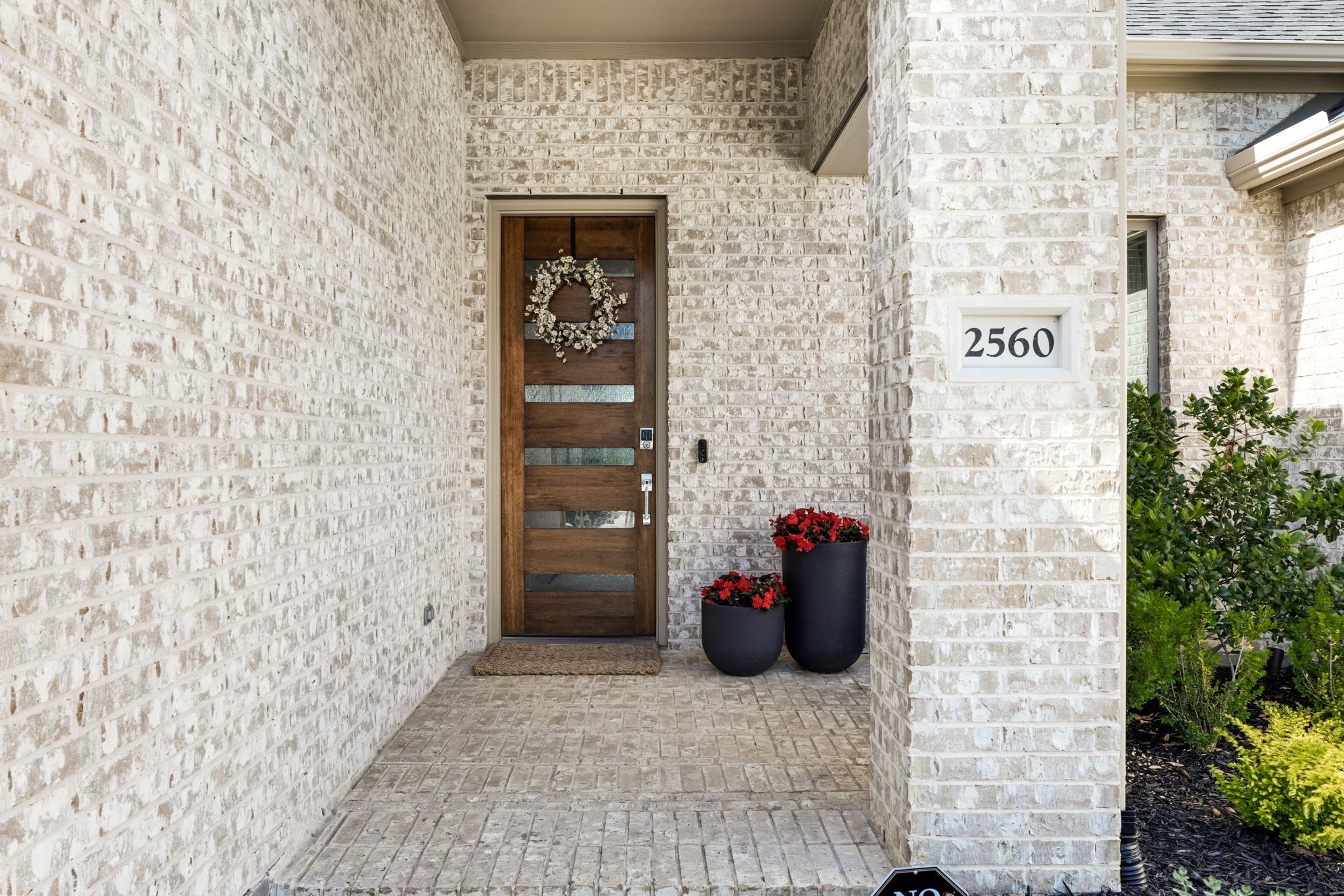 2560 Horsetail Road