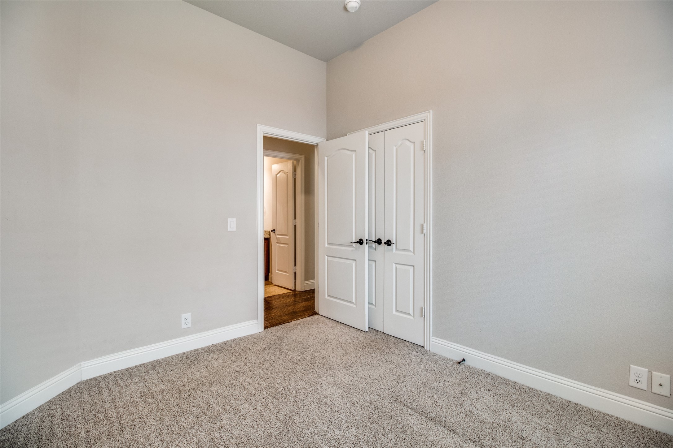 4619 Amesbury