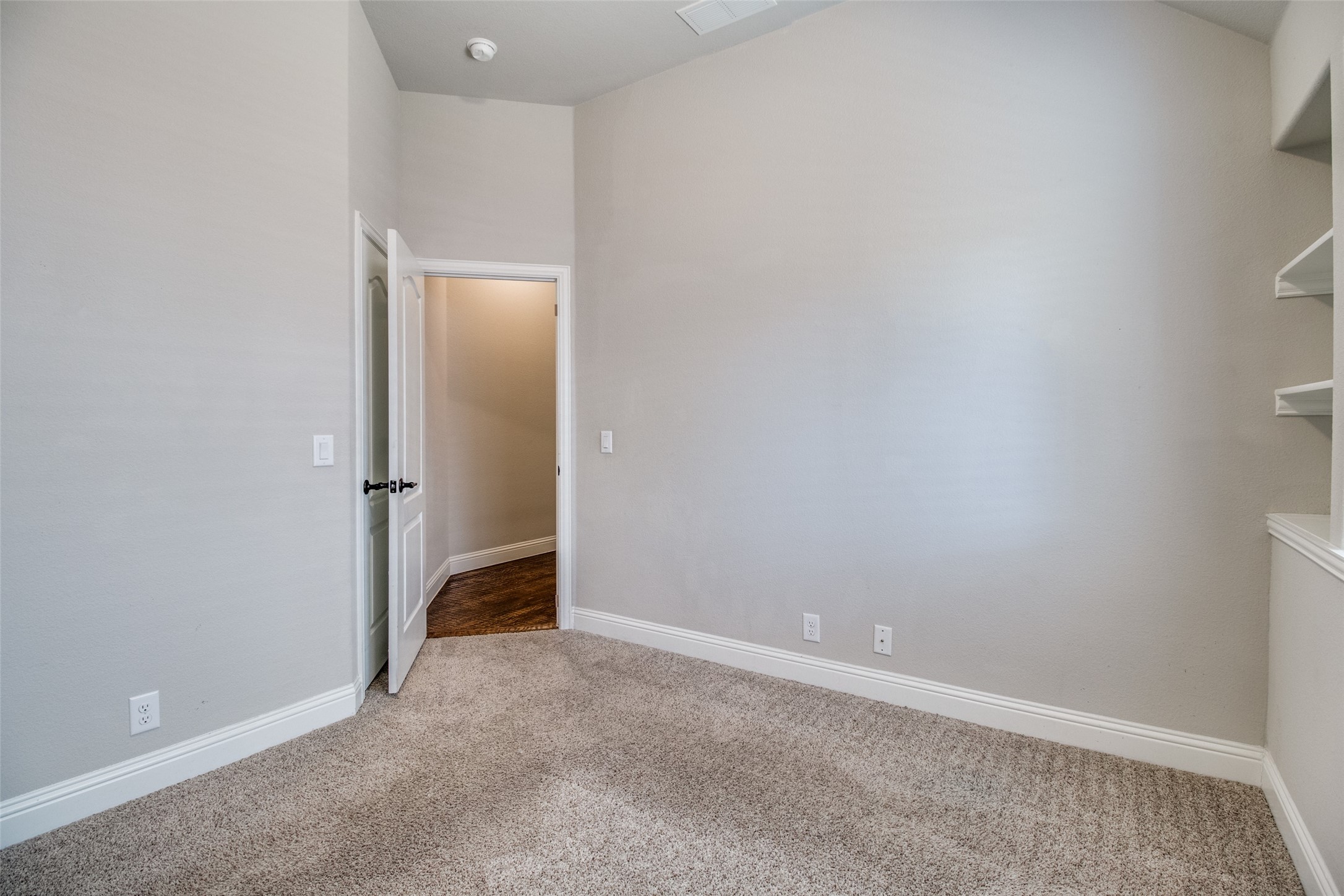 4619 Amesbury