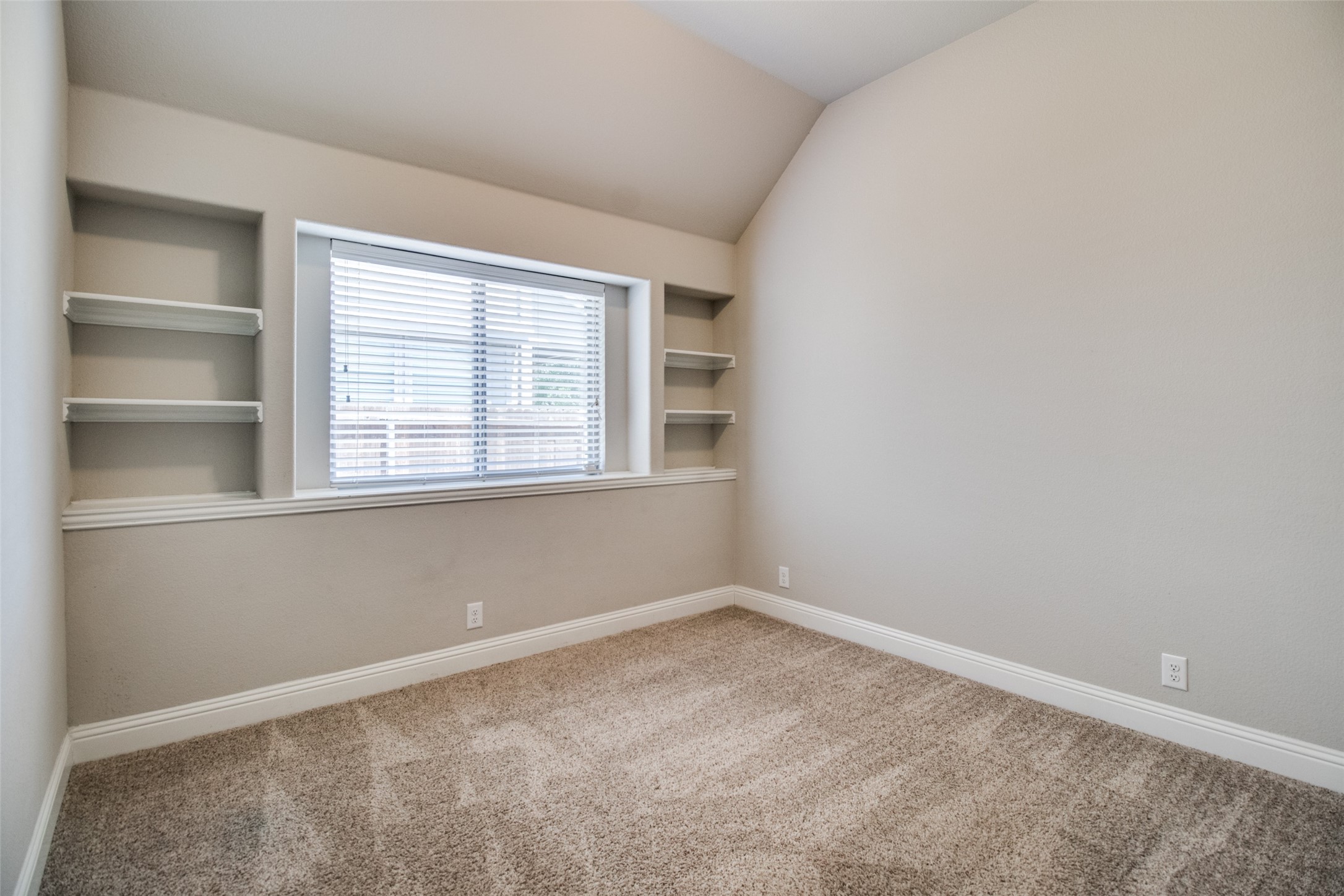 4619 Amesbury