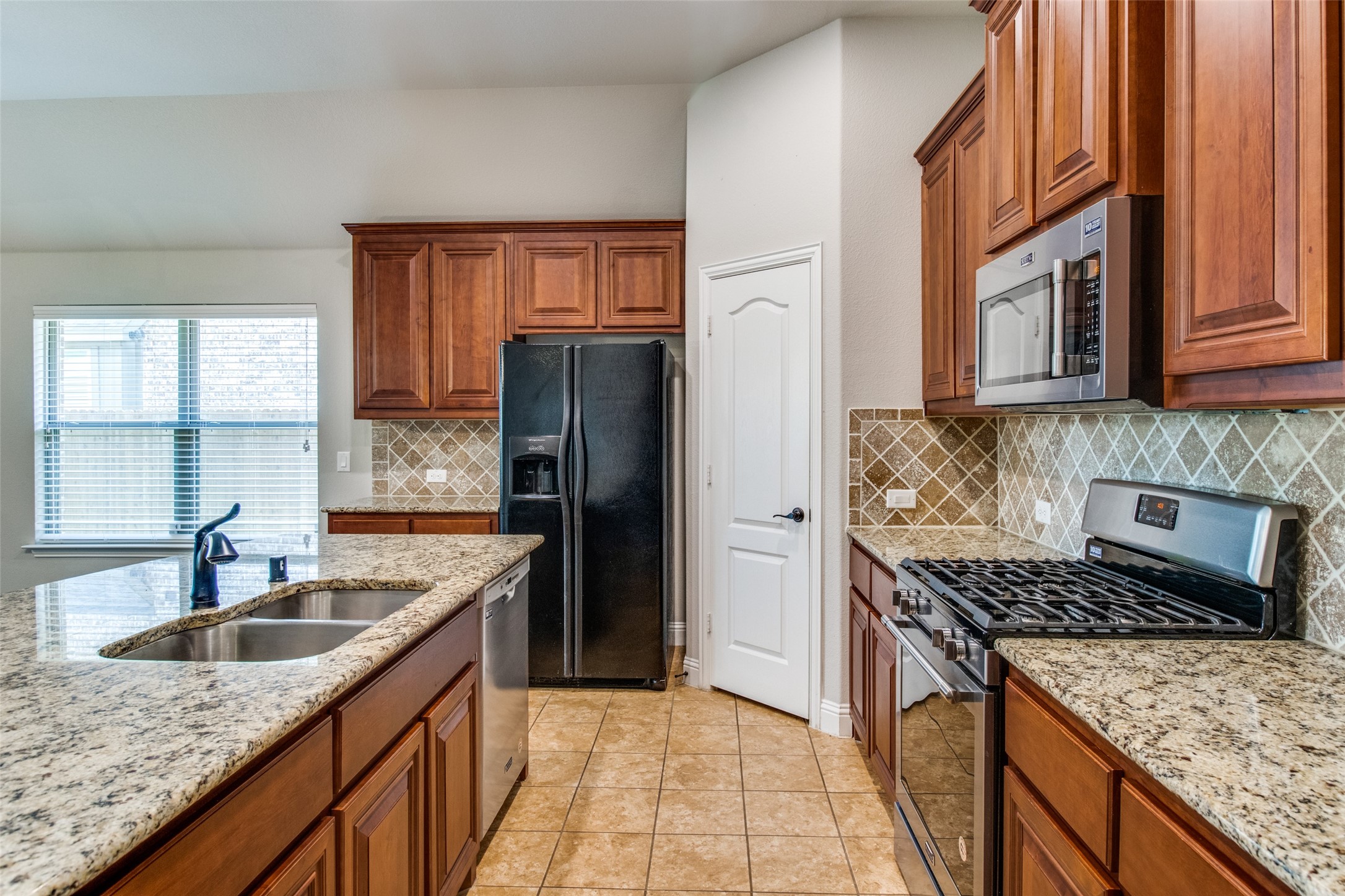 4619 Amesbury