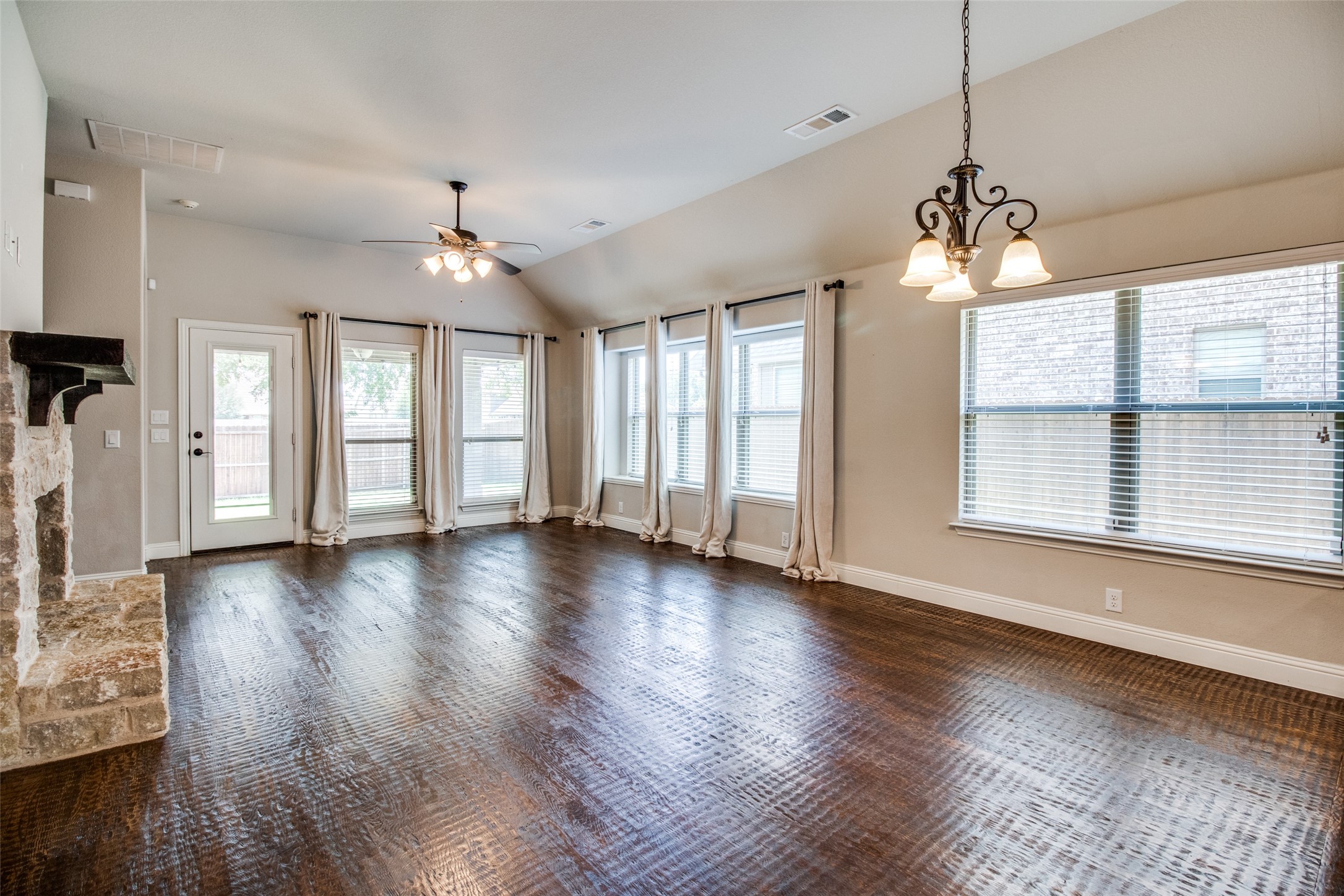 4619 Amesbury