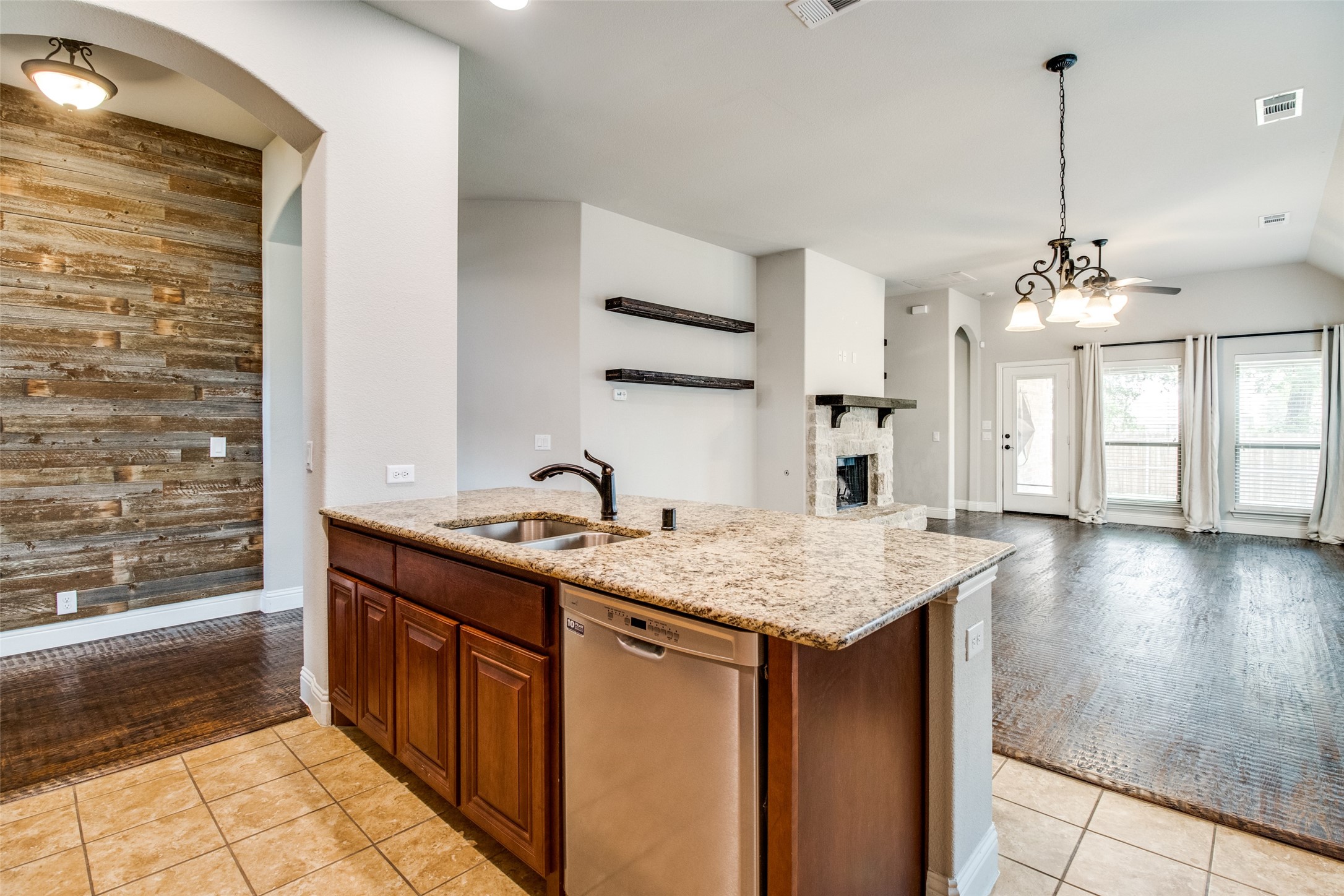 4619 Amesbury