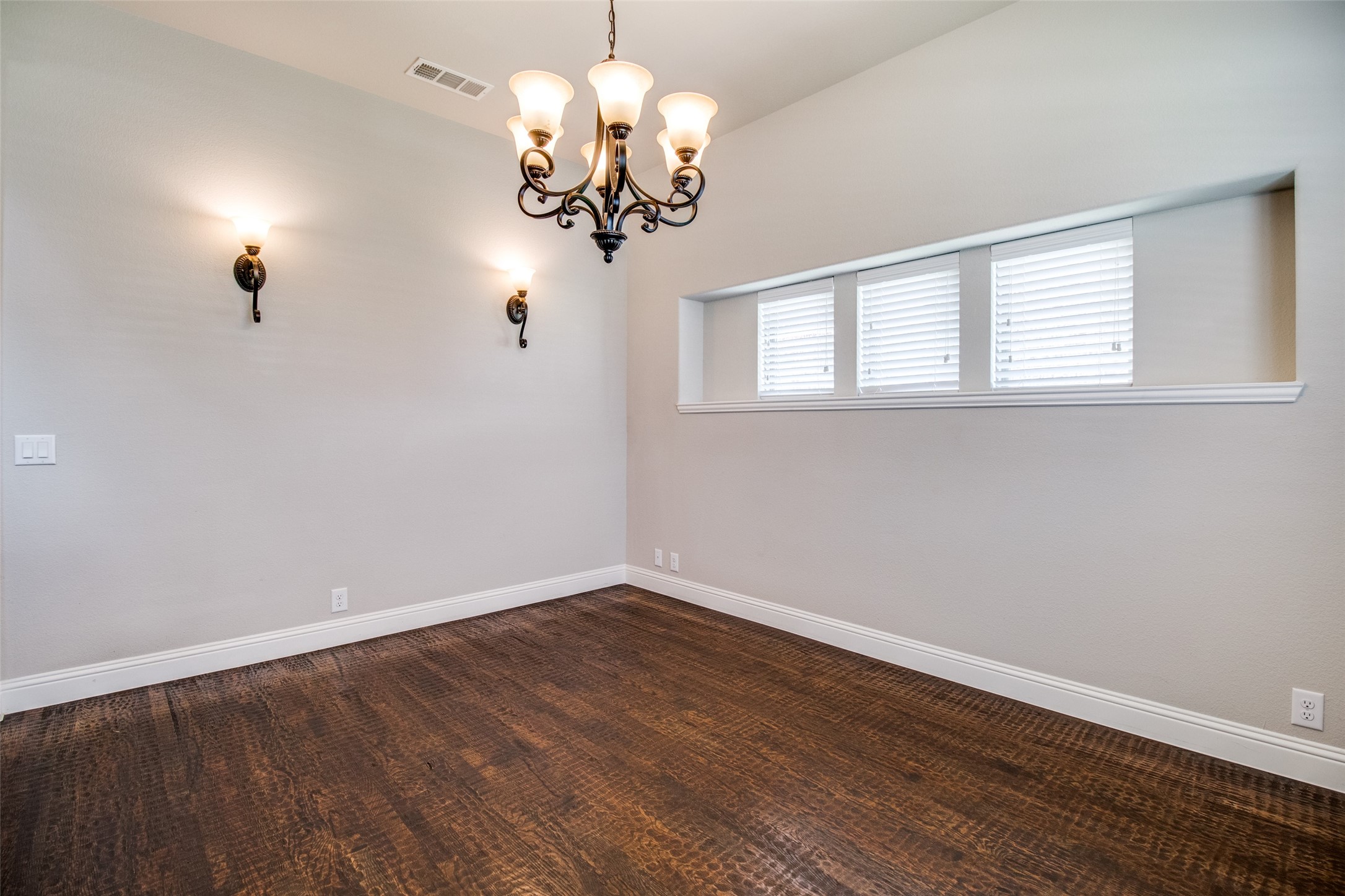 4619 Amesbury