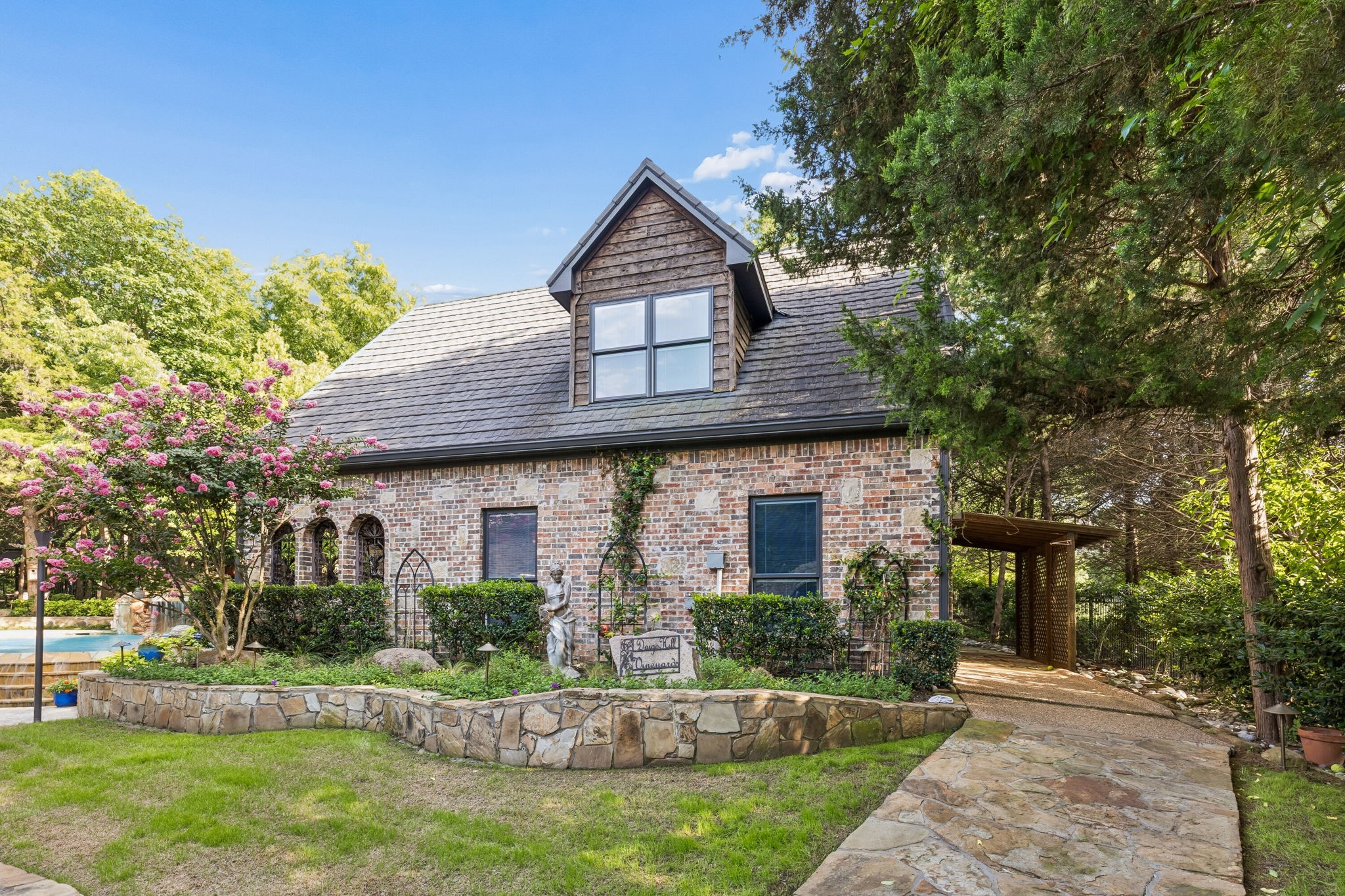8 Shadywood Lane