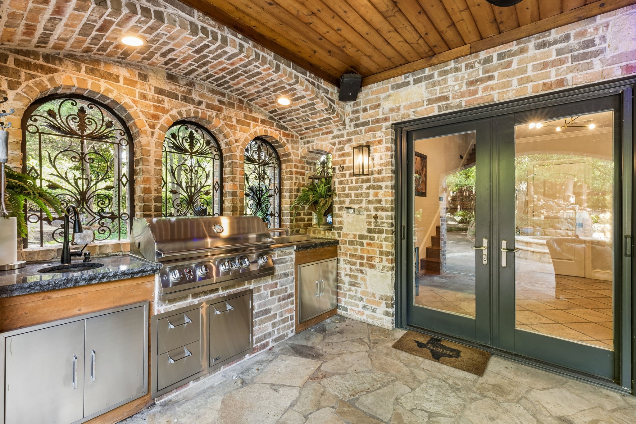 8 Shadywood Lane