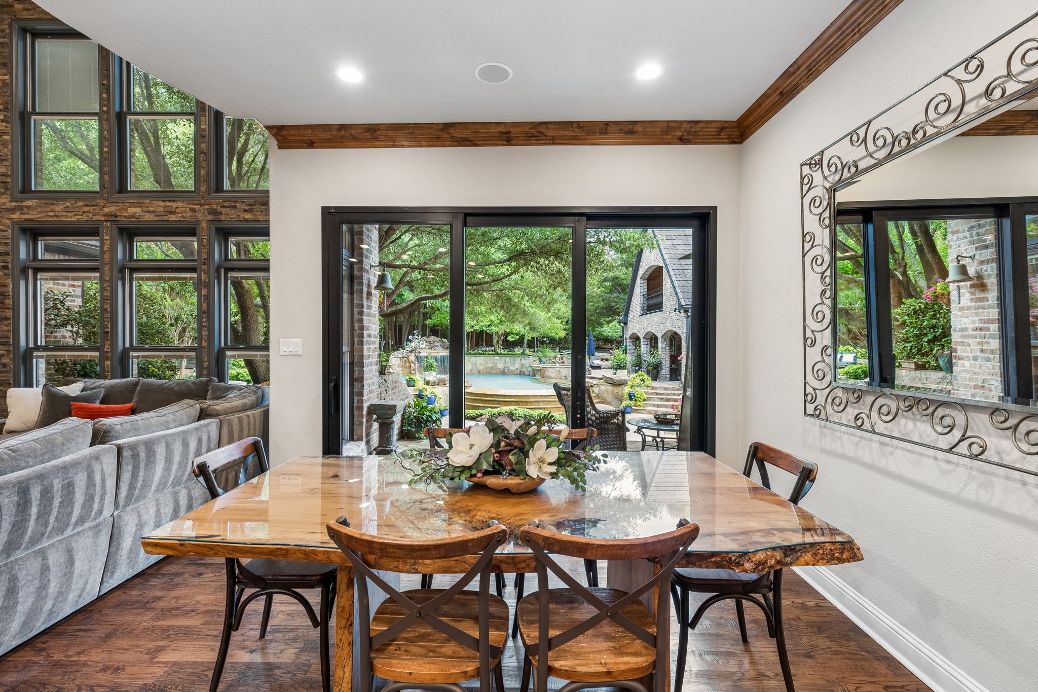 8 Shadywood Lane