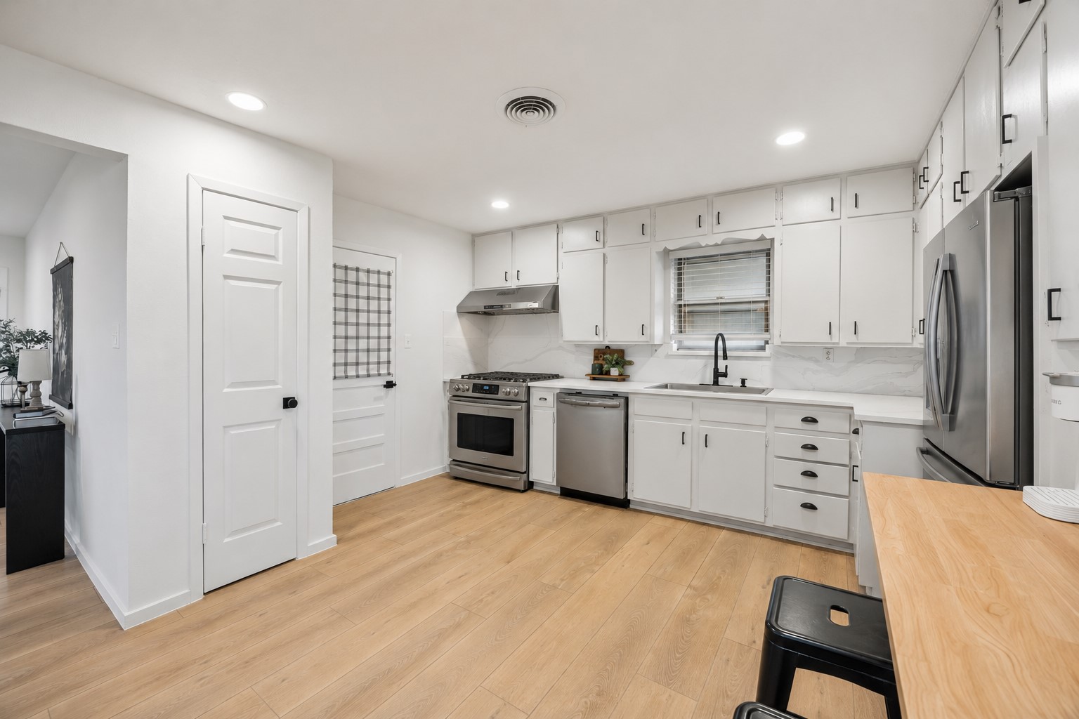 104 E Oak Street