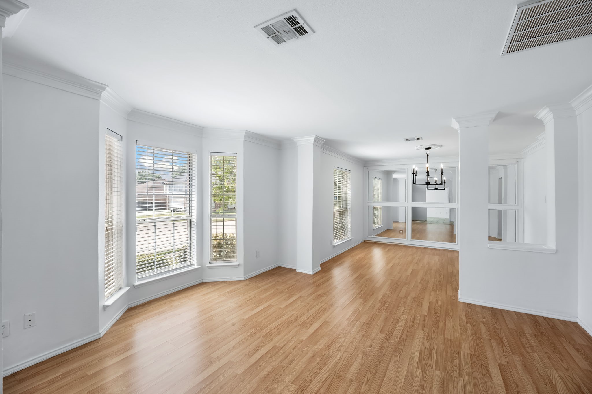 3926 Rolling Oaks Drive