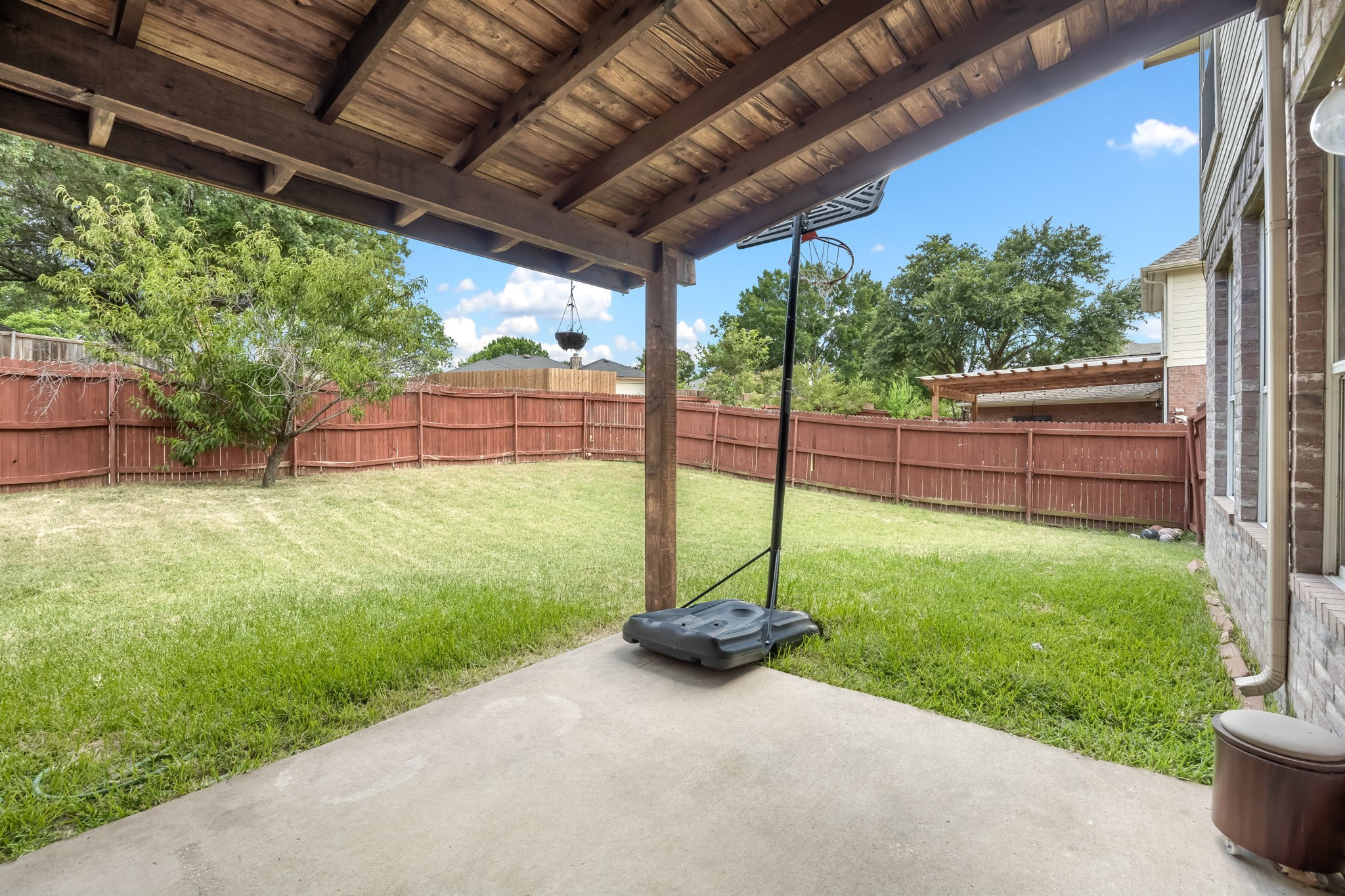 3926 Rolling Oaks Drive