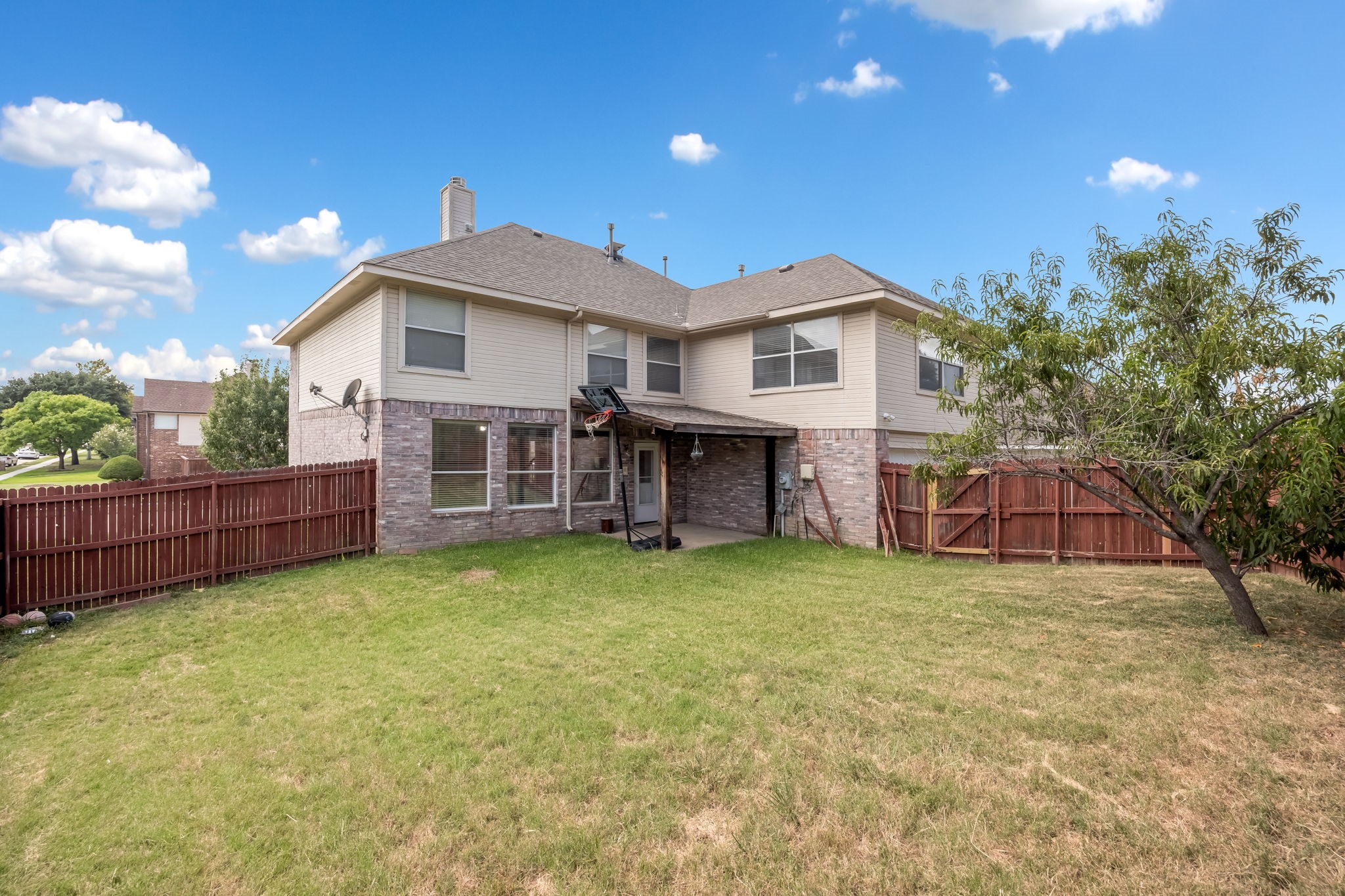 3926 Rolling Oaks Drive